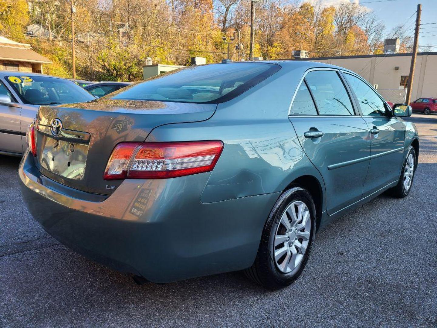 2010 Toyota Camry LE photo 10