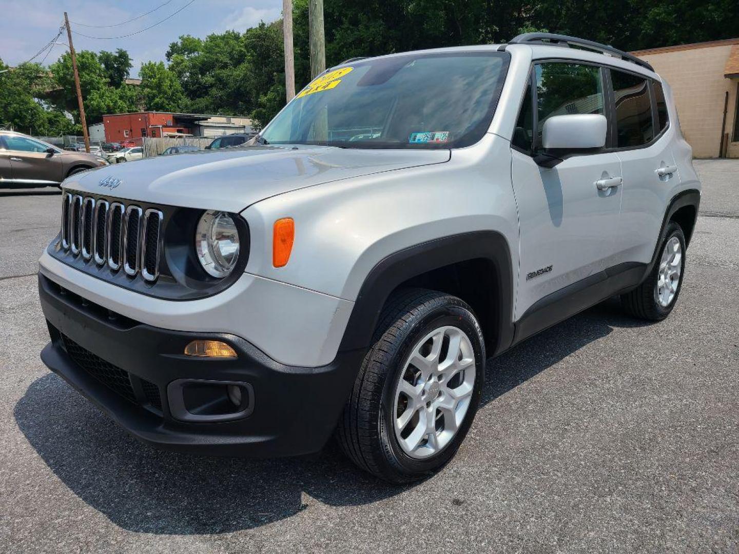 2015 Jeep Renegade Latitude photo 2