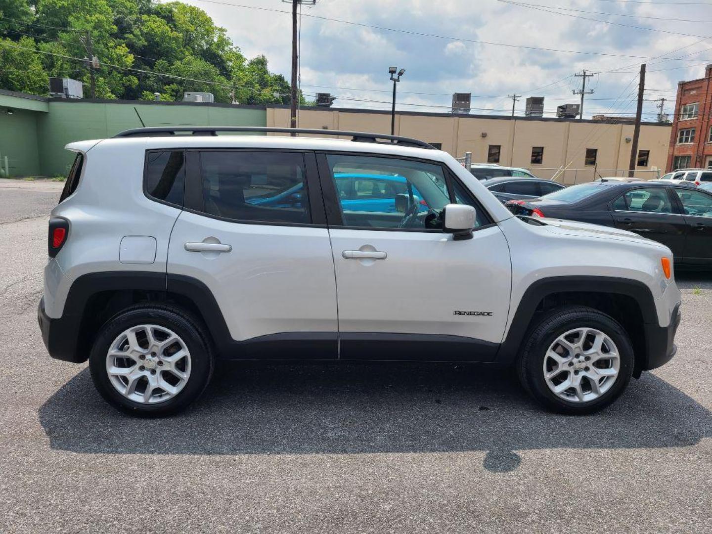 2015 Jeep Renegade Latitude photo 12