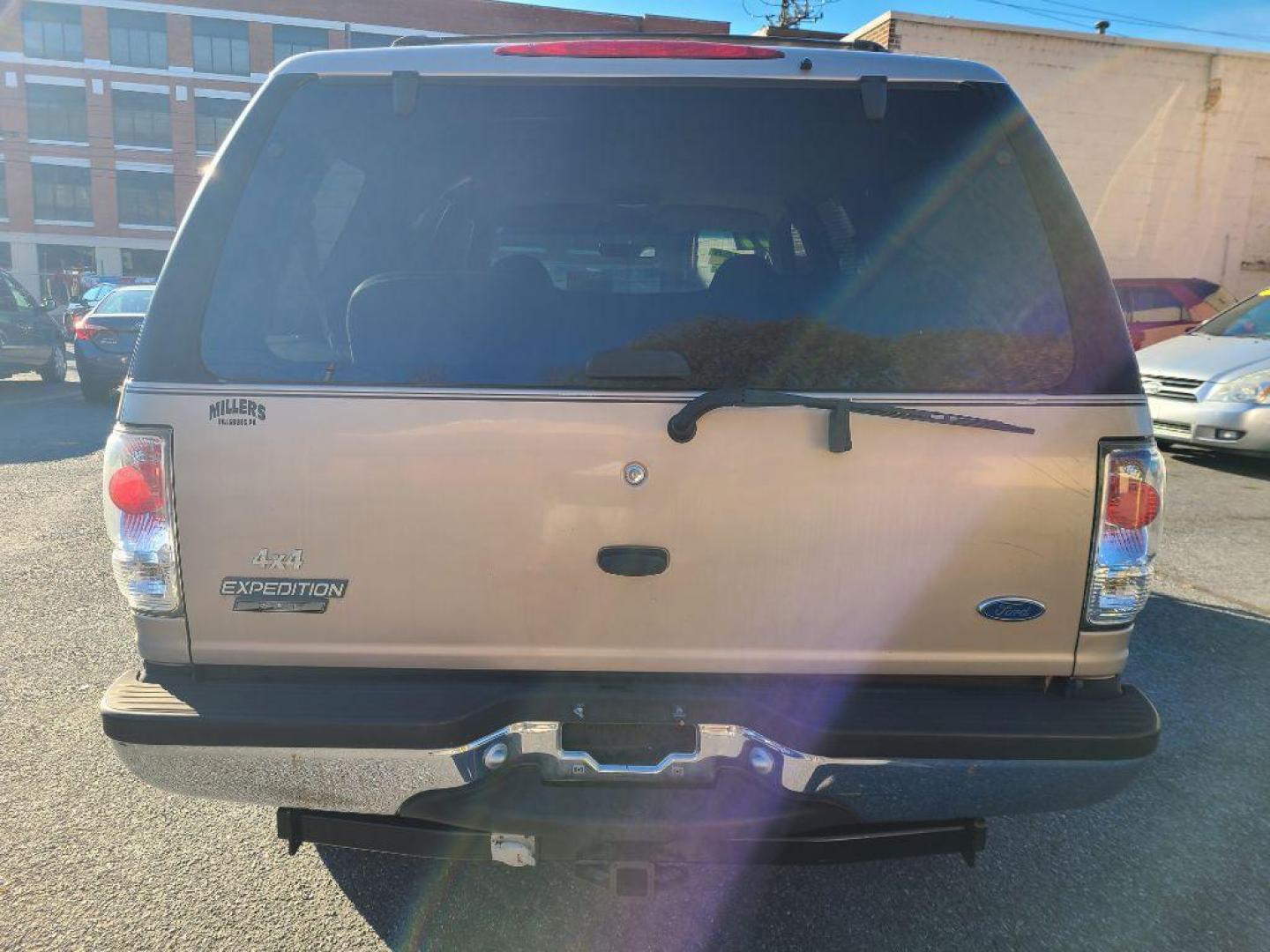 1997 GOLD FORD EXPEDITION XLT (1FMEU18W0VL) with an 4.6L engine, Automatic transmission, located at 117 North Cameron Street, Harrisburg, PA, 17101, (717) 963-8962, 40.267021, -76.875351 - Photo#3