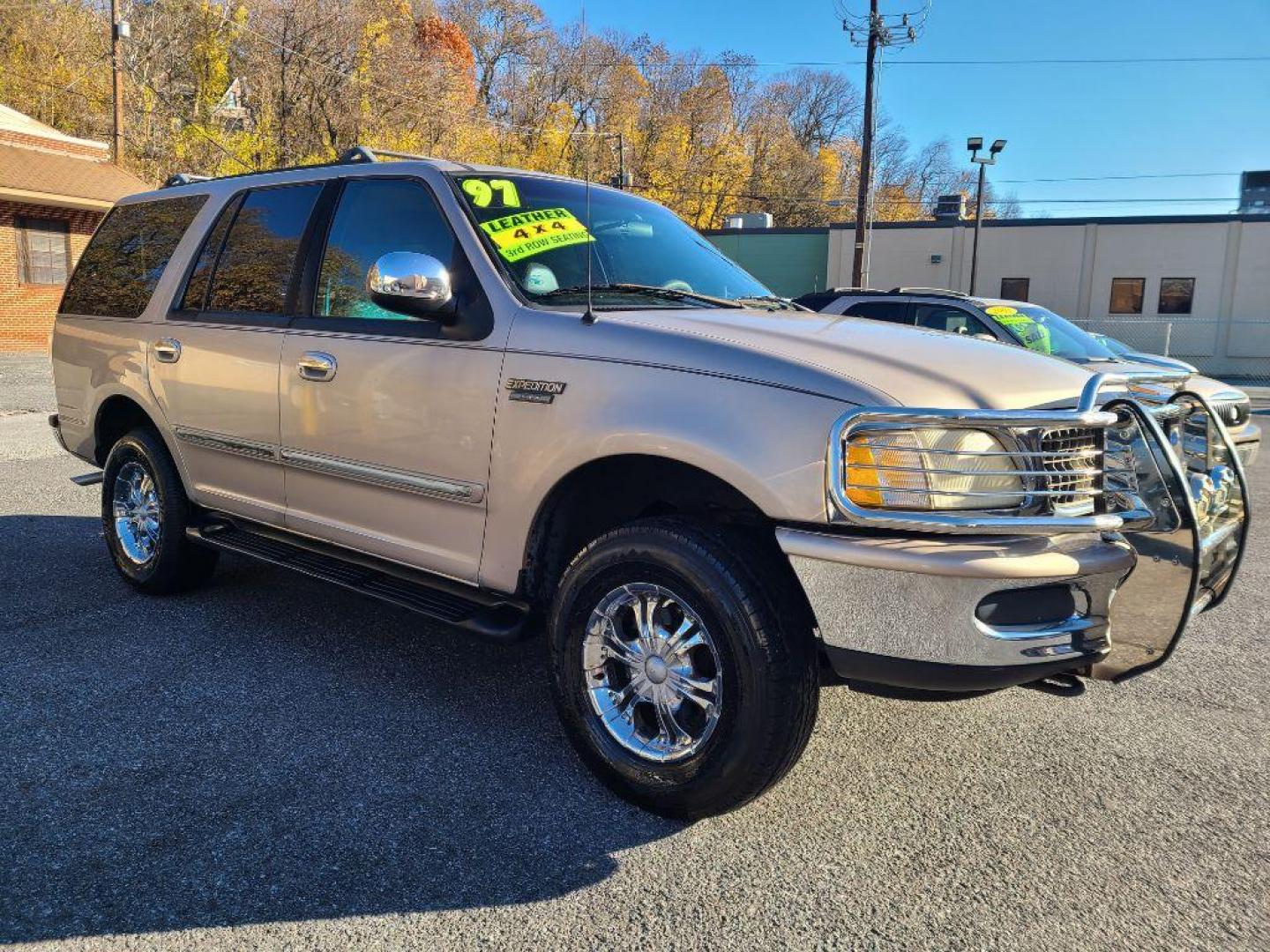 1997 GOLD FORD EXPEDITION XLT (1FMEU18W0VL) with an 4.6L engine, Automatic transmission, located at 117 North Cameron Street, Harrisburg, PA, 17101, (717) 963-8962, 40.267021, -76.875351 - Photo#6