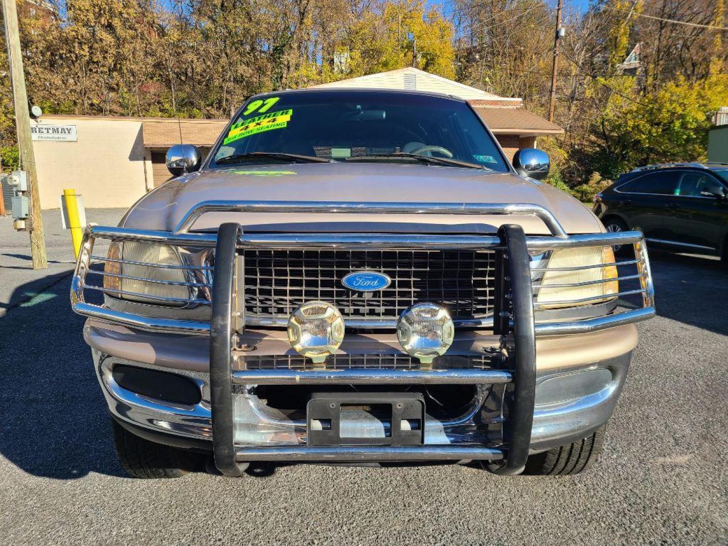 1997 GOLD FORD EXPEDITION XLT (1FMEU18W0VL) with an 4.6L engine, Automatic transmission, located at 117 North Cameron Street, Harrisburg, PA, 17101, (717) 963-8962, 40.267021, -76.875351 - Photo#7