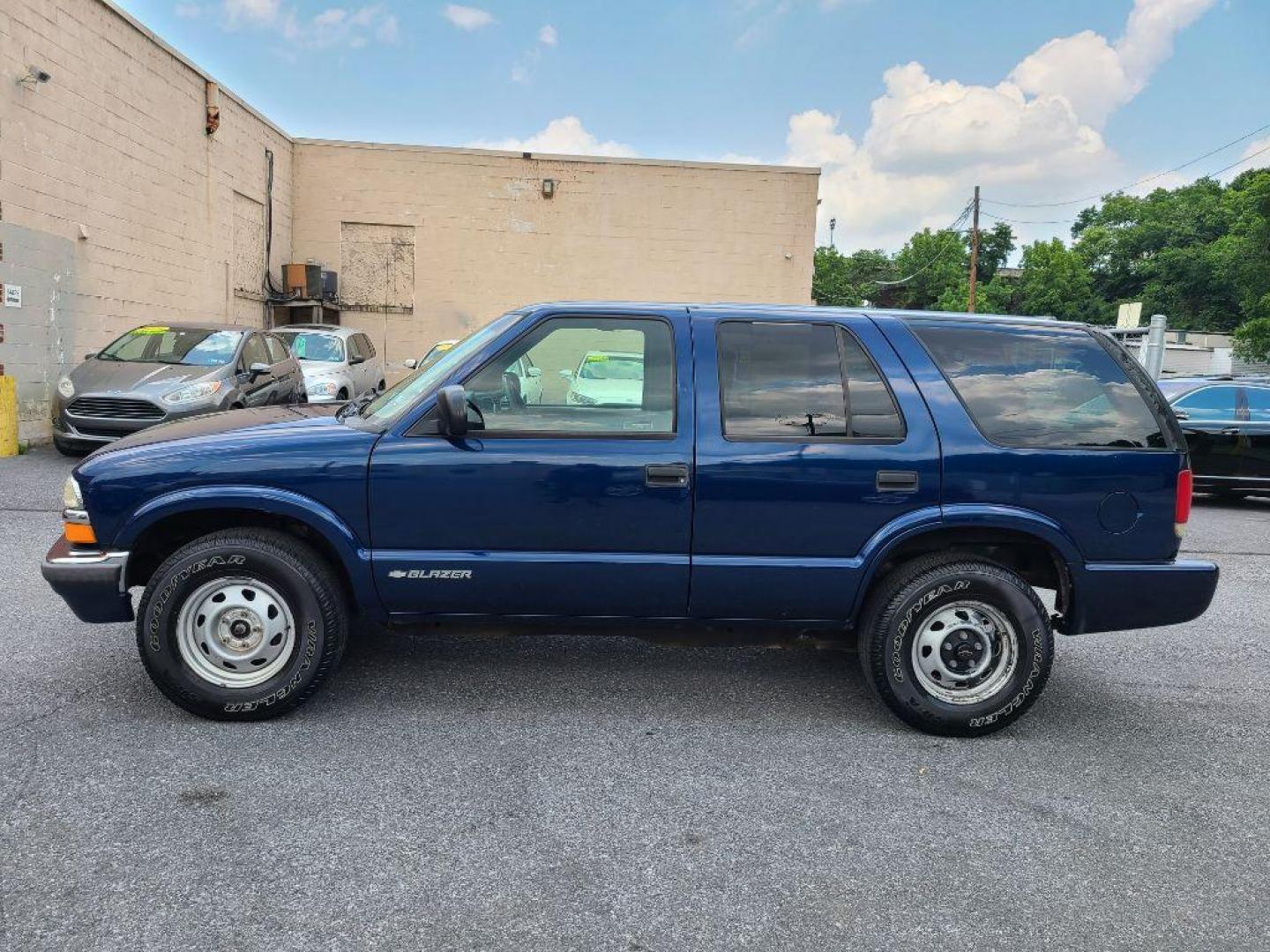 1999 BLUE CHEVROLET BLAZER LS (1GNDT13W3XK) with an 4.3L engine, Automatic transmission, located at 117 North Cameron Street, Harrisburg, PA, 17101, (717) 963-8962, 40.267021, -76.875351 - CASH DEAL $2,995 ***Guaranteed Credit Approval*** APPLY ONLINE or CALL us TODAY ;) Internet Prices and Marketplace Prices are SPECIAL discounted ***CASH DEALS*** Retail Prices are higher. Please call us to discuss your cash and financing options. All quoted payments are with a TransUnion FICO - Photo#1