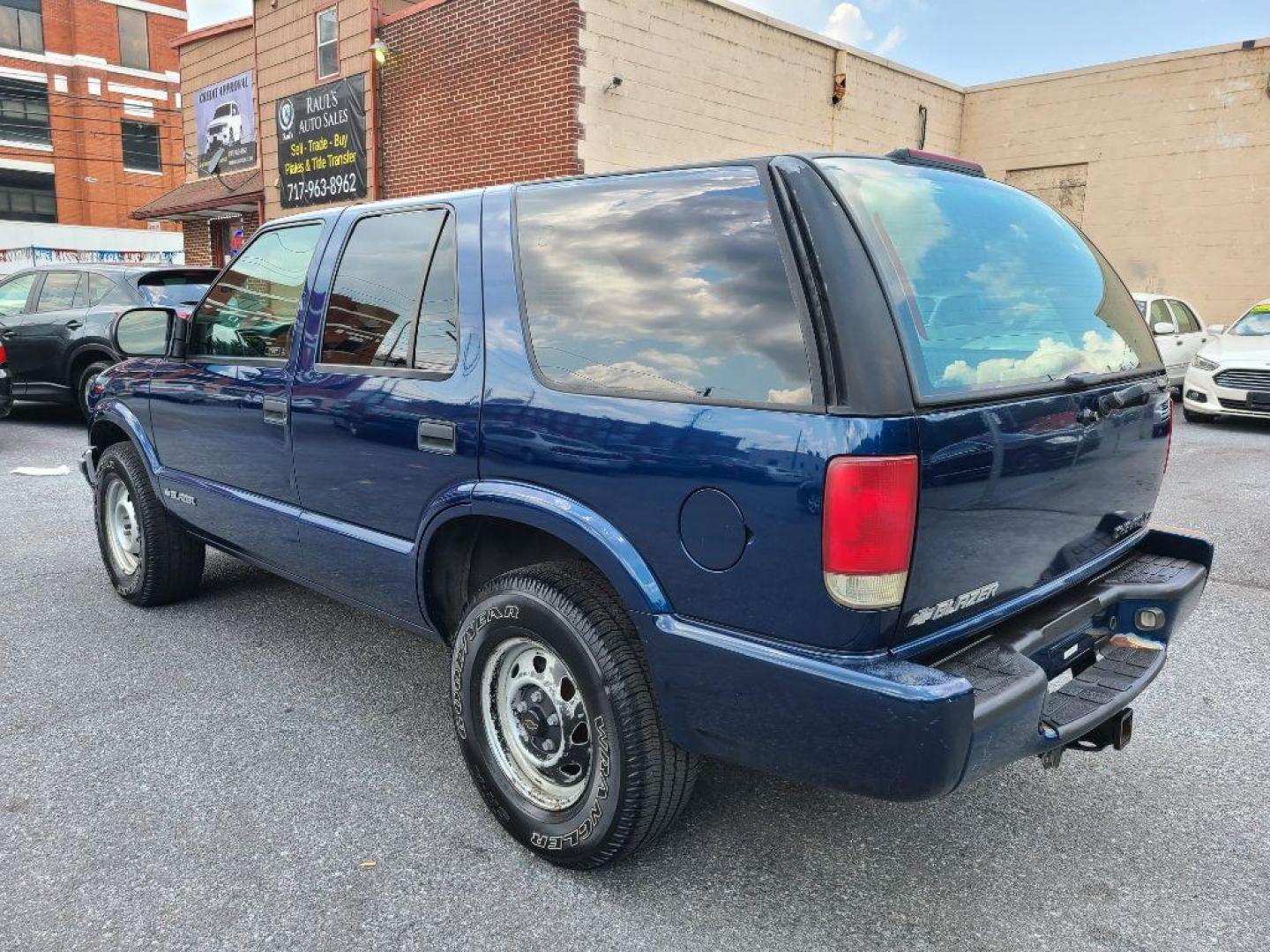 1999 BLUE CHEVROLET BLAZER LS (1GNDT13W3XK) with an 4.3L engine, Automatic transmission, located at 117 North Cameron Street, Harrisburg, PA, 17101, (717) 963-8962, 40.267021, -76.875351 - CASH DEAL $2,995 ***Guaranteed Credit Approval*** APPLY ONLINE or CALL us TODAY ;) Internet Prices and Marketplace Prices are SPECIAL discounted ***CASH DEALS*** Retail Prices are higher. Please call us to discuss your cash and financing options. All quoted payments are with a TransUnion FICO - Photo#2