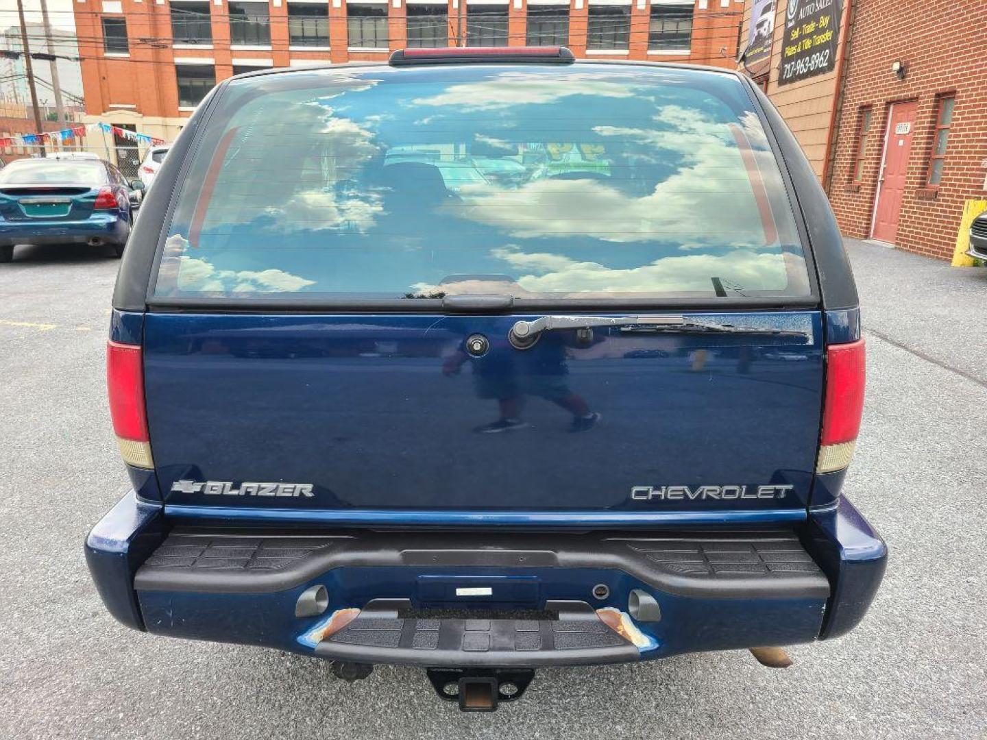 1999 BLUE CHEVROLET BLAZER LS (1GNDT13W3XK) with an 4.3L engine, Automatic transmission, located at 117 North Cameron Street, Harrisburg, PA, 17101, (717) 963-8962, 40.267021, -76.875351 - CASH DEAL $2,995 ***Guaranteed Credit Approval*** APPLY ONLINE or CALL us TODAY ;) Internet Prices and Marketplace Prices are SPECIAL discounted ***CASH DEALS*** Retail Prices are higher. Please call us to discuss your cash and financing options. All quoted payments are with a TransUnion FICO - Photo#3