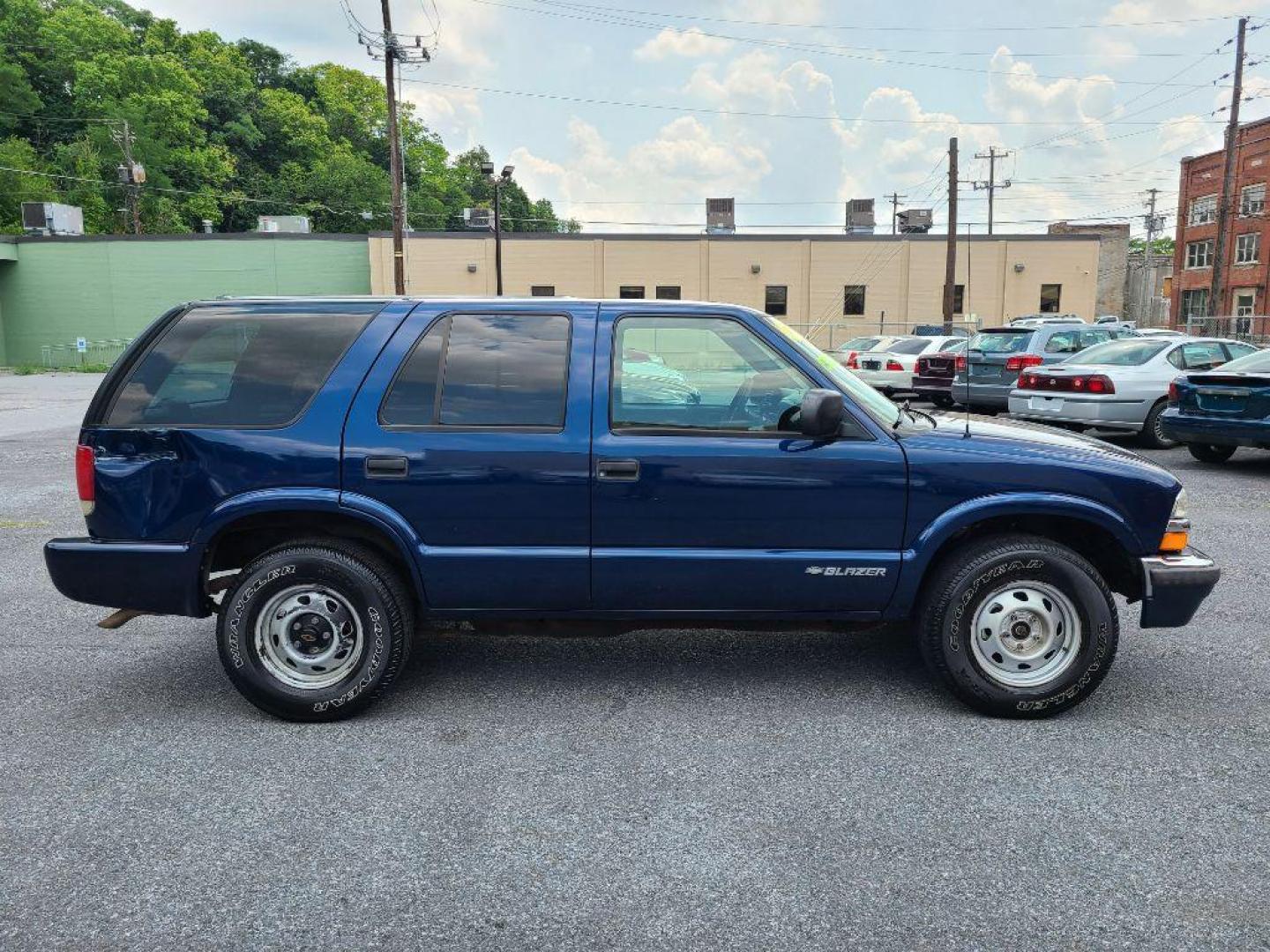 1999 BLUE CHEVROLET BLAZER LS (1GNDT13W3XK) with an 4.3L engine, Automatic transmission, located at 117 North Cameron Street, Harrisburg, PA, 17101, (717) 963-8962, 40.267021, -76.875351 - CASH DEAL $2,995 ***Guaranteed Credit Approval*** APPLY ONLINE or CALL us TODAY ;) Internet Prices and Marketplace Prices are SPECIAL discounted ***CASH DEALS*** Retail Prices are higher. Please call us to discuss your cash and financing options. All quoted payments are with a TransUnion FICO - Photo#5