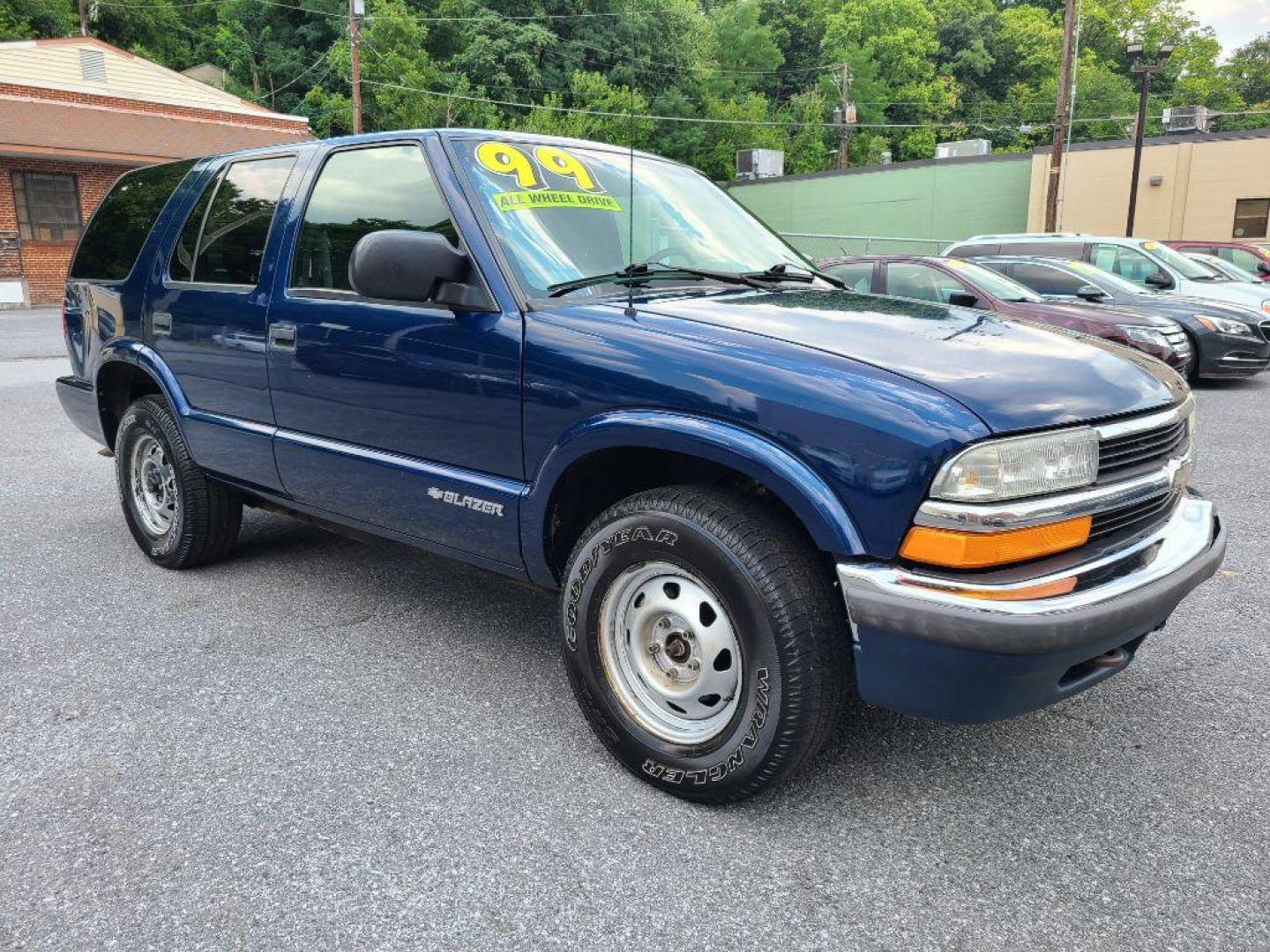 1999 BLUE CHEVROLET BLAZER LS (1GNDT13W3XK) with an 4.3L engine, Automatic transmission, located at 117 North Cameron Street, Harrisburg, PA, 17101, (717) 963-8962, 40.267021, -76.875351 - CASH DEAL $2,995 ***Guaranteed Credit Approval*** APPLY ONLINE or CALL us TODAY ;) Internet Prices and Marketplace Prices are SPECIAL discounted ***CASH DEALS*** Retail Prices are higher. Please call us to discuss your cash and financing options. All quoted payments are with a TransUnion FICO - Photo#6