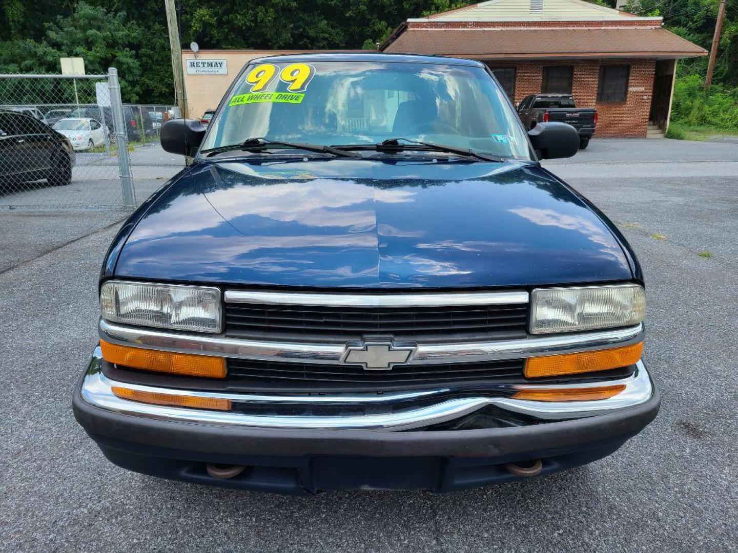 1999 BLUE CHEVROLET BLAZER LS (1GNDT13W3XK) with an 4.3L engine, Automatic transmission, located at 117 North Cameron Street, Harrisburg, PA, 17101, (717) 963-8962, 40.267021, -76.875351 - CASH DEAL $2,995 ***Guaranteed Credit Approval*** APPLY ONLINE or CALL us TODAY ;) Internet Prices and Marketplace Prices are SPECIAL discounted ***CASH DEALS*** Retail Prices are higher. Please call us to discuss your cash and financing options. All quoted payments are with a TransUnion FICO - Photo#7