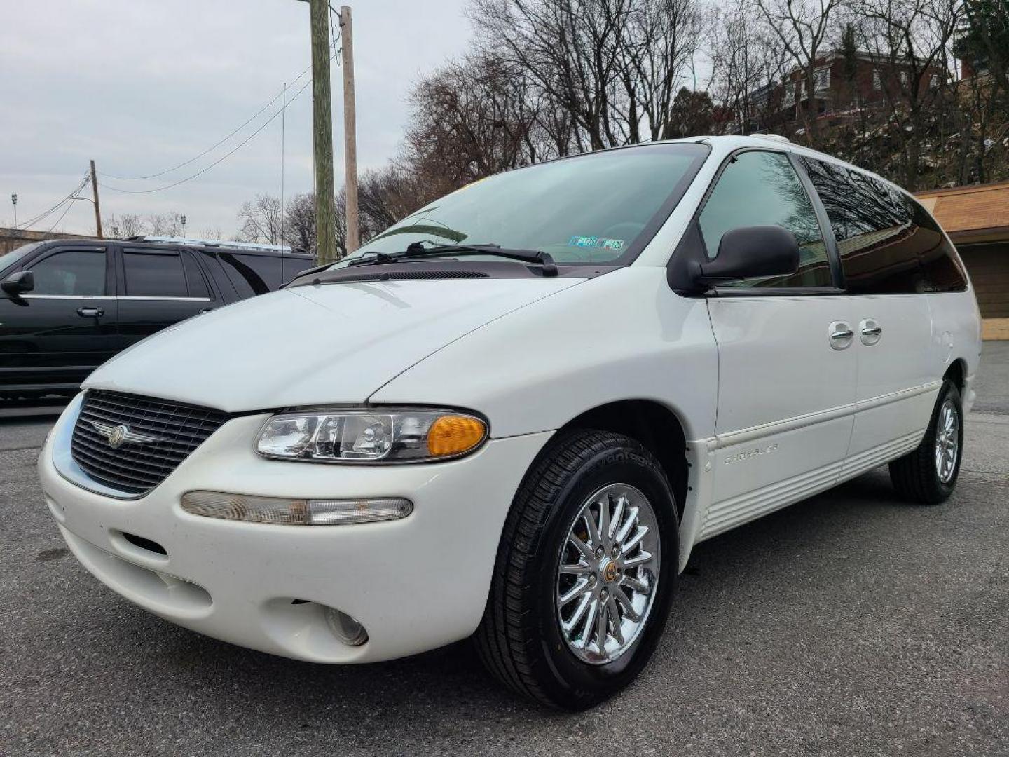 1999 WHITE CHRYSLER TOWN and COUNTRY LIMITED (1C4GP64L5XB) with an 3.8L engine, Automatic transmission, located at 117 North Cameron Street, Harrisburg, PA, 17101, (717) 963-8962, 40.267021, -76.875351 - WE FINANCE!!! Good Credit/ Bad Credit/ No Credit - ALL Trade-Ins Welcomed!!! ***Guaranteed Credit Approval*** APPLY ONLINE or CALL us TODAY ;) Internet Prices and Marketplace Prices are SPECIAL discounted ***CASH DEALS*** Retail Prices are higher. Please call us to discuss your cash and finan - Photo#0