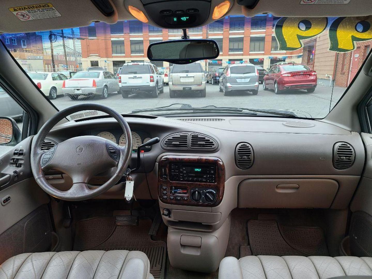 1999 WHITE CHRYSLER TOWN and COUNTRY LIMITED (1C4GP64L5XB) with an 3.8L engine, Automatic transmission, located at 117 North Cameron Street, Harrisburg, PA, 17101, (717) 963-8962, 40.267021, -76.875351 - WE FINANCE!!! Good Credit/ Bad Credit/ No Credit - ALL Trade-Ins Welcomed!!! ***Guaranteed Credit Approval*** APPLY ONLINE or CALL us TODAY ;) Internet Prices and Marketplace Prices are SPECIAL discounted ***CASH DEALS*** Retail Prices are higher. Please call us to discuss your cash and finan - Photo#9