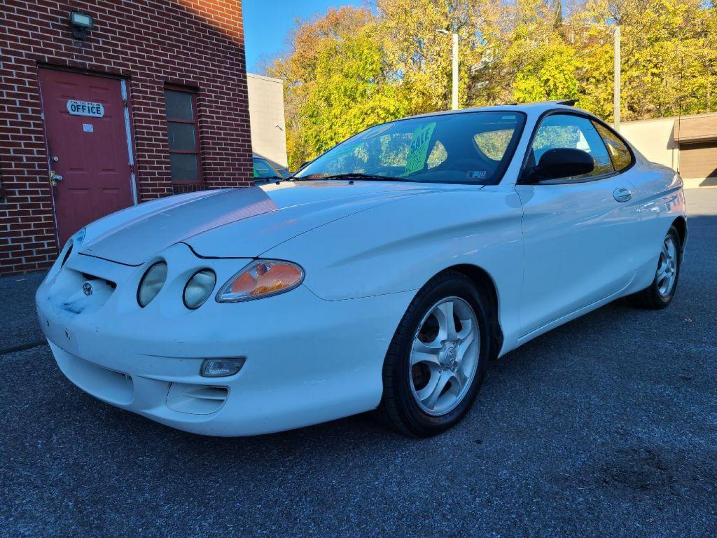 2000 WHITE HYUNDAI TIBURON HATCHBACK CPE (KMHJG25F2YU) with an 2.0L engine, Automatic transmission, located at 117 North Cameron Street, Harrisburg, PA, 17101, (717) 963-8962, 40.267021, -76.875351 - WE FINANCE!!! Good Credit/ Bad Credit/ No Credit - ALL Trade-Ins Welcomed!!! ***Guaranteed Credit Approval*** APPLY ONLINE or CALL us TODAY ;) Internet Prices and Marketplace Prices are SPECIAL discounted ***CASH DEALS*** Retail Prices are higher. Please call us to discuss your cash and finan - Photo#0