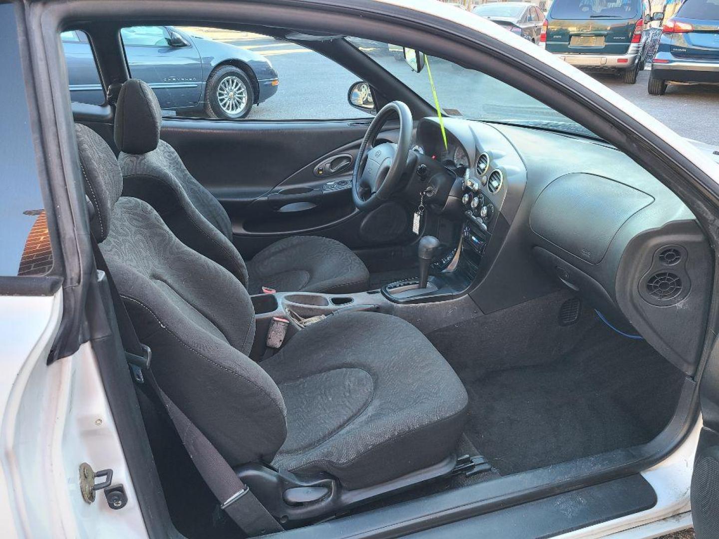 2000 WHITE HYUNDAI TIBURON HATCHBACK CPE (KMHJG25F2YU) with an 2.0L engine, Automatic transmission, located at 117 North Cameron Street, Harrisburg, PA, 17101, (717) 963-8962, 40.267021, -76.875351 - WE FINANCE!!! Good Credit/ Bad Credit/ No Credit - ALL Trade-Ins Welcomed!!! ***Guaranteed Credit Approval*** APPLY ONLINE or CALL us TODAY ;) Internet Prices and Marketplace Prices are SPECIAL discounted ***CASH DEALS*** Retail Prices are higher. Please call us to discuss your cash and finan - Photo#9