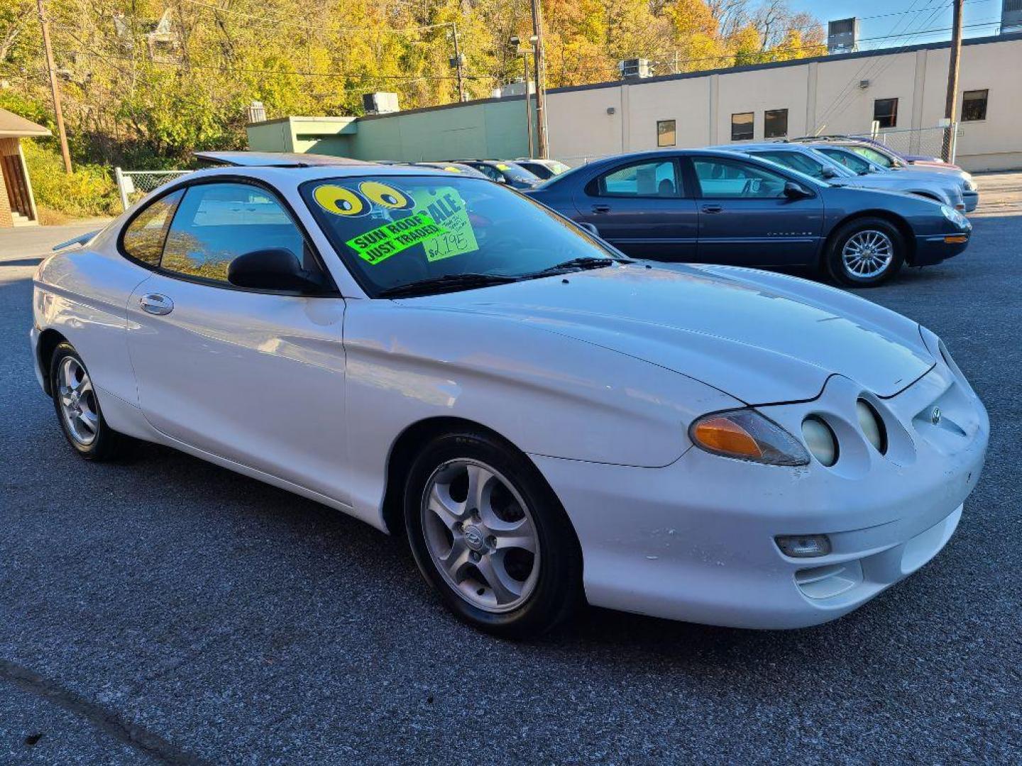 2000 WHITE HYUNDAI TIBURON HATCHBACK CPE (KMHJG25F2YU) with an 2.0L engine, Automatic transmission, located at 117 North Cameron Street, Harrisburg, PA, 17101, (717) 963-8962, 40.267021, -76.875351 - WE FINANCE!!! Good Credit/ Bad Credit/ No Credit - ALL Trade-Ins Welcomed!!! ***Guaranteed Credit Approval*** APPLY ONLINE or CALL us TODAY ;) Internet Prices and Marketplace Prices are SPECIAL discounted ***CASH DEALS*** Retail Prices are higher. Please call us to discuss your cash and finan - Photo#6