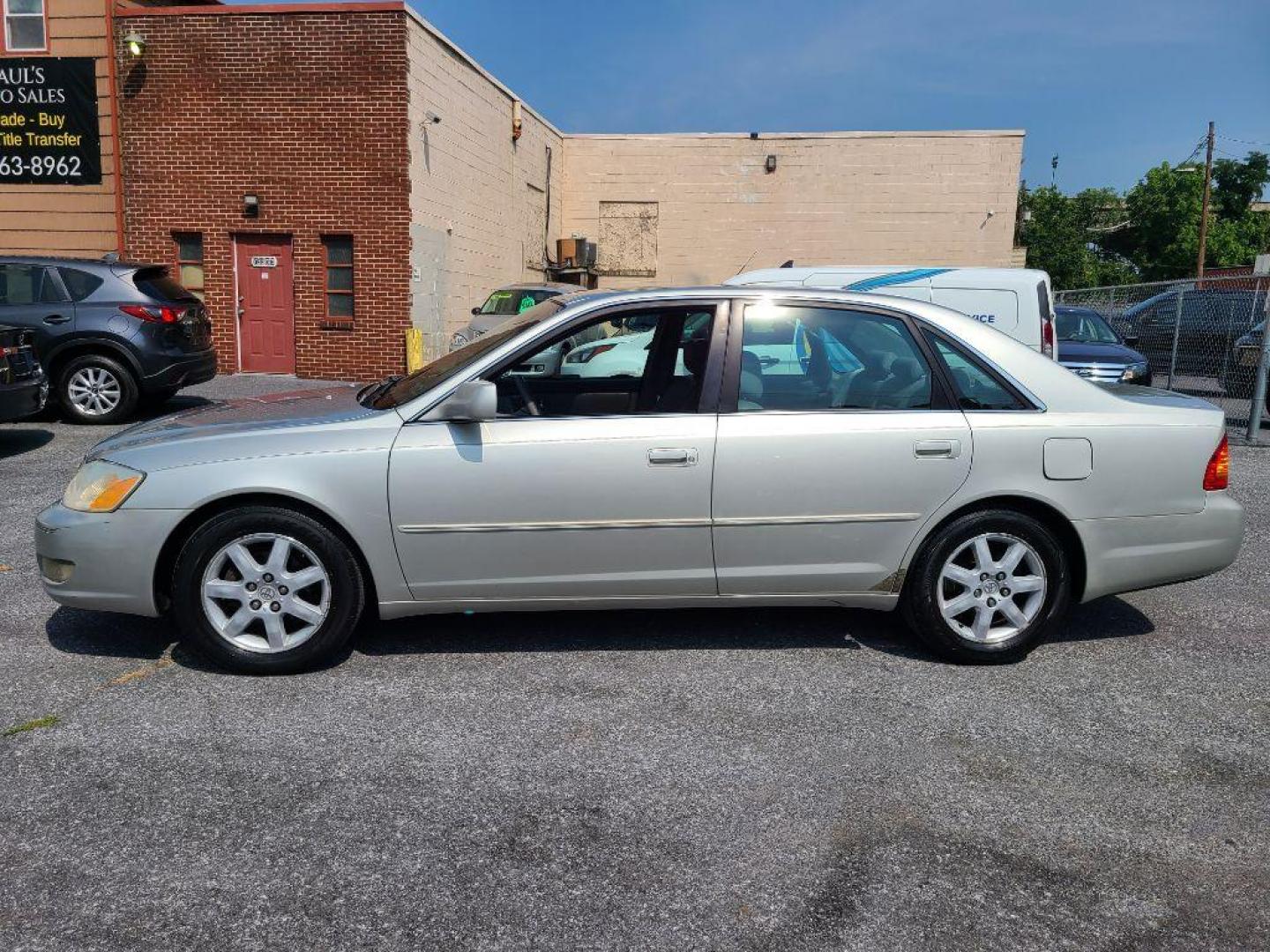 2000 SILVER TOYOTA AVALON XL (4T1BF28B6YU) with an 3.0L engine, Automatic transmission, located at 117 North Cameron Street, Harrisburg, PA, 17101, (717) 963-8962, 40.267021, -76.875351 - WE FINANCE!!! Good Credit/ Bad Credit/ No Credit - ALL Trade-Ins Welcomed!!! ***Guaranteed Credit Approval*** APPLY ONLINE or CALL us TODAY ;) Internet Prices and Marketplace Prices are SPECIAL discounted ***CASH DEALS*** Retail Prices are higher. Please call us to discuss your cash and finan - Photo#1