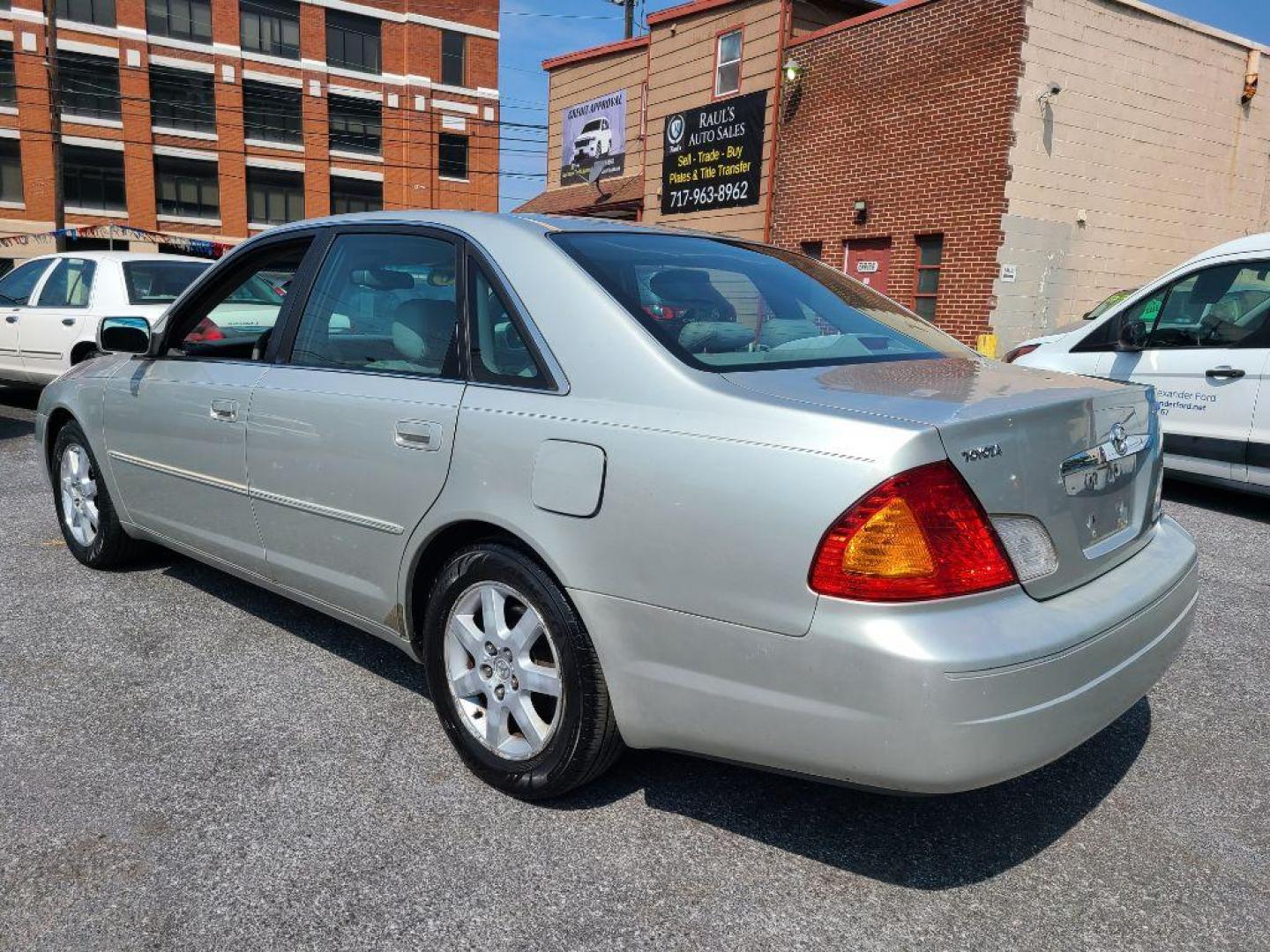 2000 SILVER TOYOTA AVALON XL (4T1BF28B6YU) with an 3.0L engine, Automatic transmission, located at 117 North Cameron Street, Harrisburg, PA, 17101, (717) 963-8962, 40.267021, -76.875351 - WE FINANCE!!! Good Credit/ Bad Credit/ No Credit - ALL Trade-Ins Welcomed!!! ***Guaranteed Credit Approval*** APPLY ONLINE or CALL us TODAY ;) Internet Prices and Marketplace Prices are SPECIAL discounted ***CASH DEALS*** Retail Prices are higher. Please call us to discuss your cash and finan - Photo#2