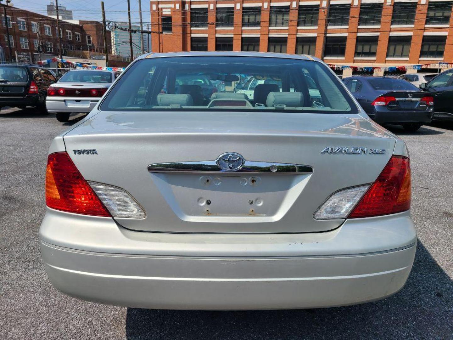 2000 SILVER TOYOTA AVALON XL (4T1BF28B6YU) with an 3.0L engine, Automatic transmission, located at 117 North Cameron Street, Harrisburg, PA, 17101, (717) 963-8962, 40.267021, -76.875351 - WE FINANCE!!! Good Credit/ Bad Credit/ No Credit - ALL Trade-Ins Welcomed!!! ***Guaranteed Credit Approval*** APPLY ONLINE or CALL us TODAY ;) Internet Prices and Marketplace Prices are SPECIAL discounted ***CASH DEALS*** Retail Prices are higher. Please call us to discuss your cash and finan - Photo#3