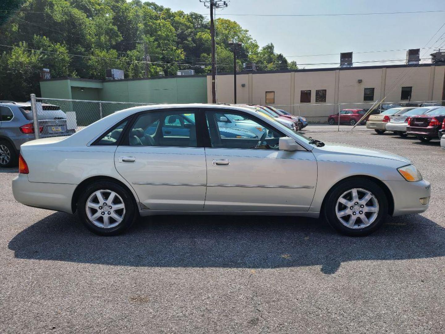 2000 SILVER TOYOTA AVALON XL (4T1BF28B6YU) with an 3.0L engine, Automatic transmission, located at 117 North Cameron Street, Harrisburg, PA, 17101, (717) 963-8962, 40.267021, -76.875351 - WE FINANCE!!! Good Credit/ Bad Credit/ No Credit - ALL Trade-Ins Welcomed!!! ***Guaranteed Credit Approval*** APPLY ONLINE or CALL us TODAY ;) Internet Prices and Marketplace Prices are SPECIAL discounted ***CASH DEALS*** Retail Prices are higher. Please call us to discuss your cash and finan - Photo#5