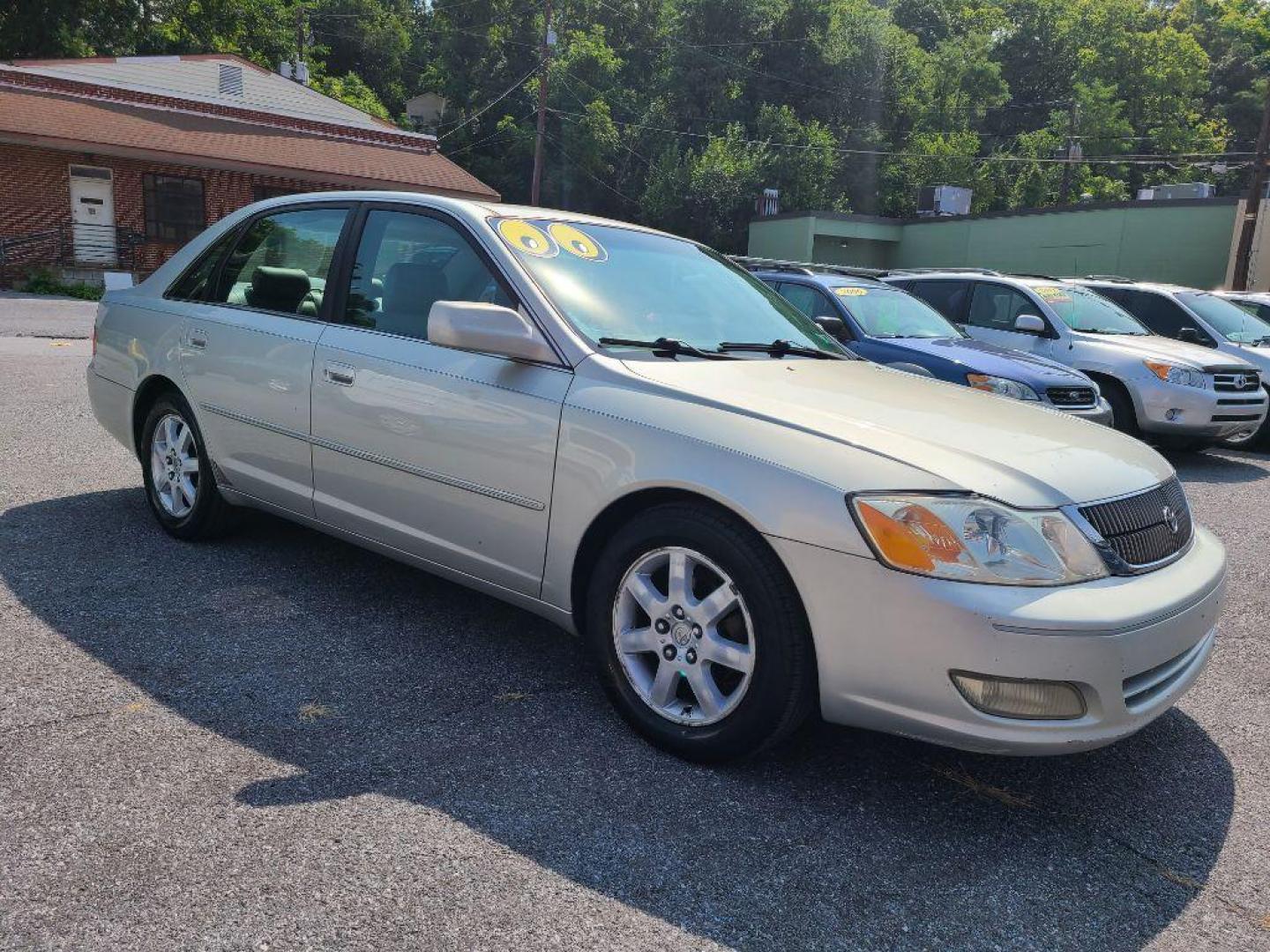 2000 SILVER TOYOTA AVALON XL (4T1BF28B6YU) with an 3.0L engine, Automatic transmission, located at 117 North Cameron Street, Harrisburg, PA, 17101, (717) 963-8962, 40.267021, -76.875351 - WE FINANCE!!! Good Credit/ Bad Credit/ No Credit - ALL Trade-Ins Welcomed!!! ***Guaranteed Credit Approval*** APPLY ONLINE or CALL us TODAY ;) Internet Prices and Marketplace Prices are SPECIAL discounted ***CASH DEALS*** Retail Prices are higher. Please call us to discuss your cash and finan - Photo#6