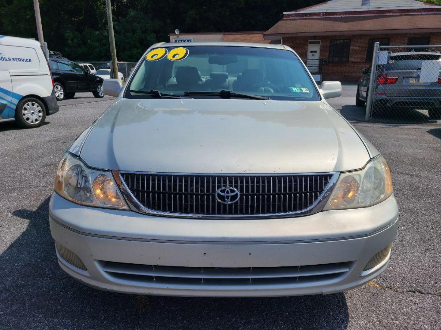 2000 SILVER TOYOTA AVALON XL (4T1BF28B6YU) with an 3.0L engine, Automatic transmission, located at 117 North Cameron Street, Harrisburg, PA, 17101, (717) 963-8962, 40.267021, -76.875351 - WE FINANCE!!! Good Credit/ Bad Credit/ No Credit - ALL Trade-Ins Welcomed!!! ***Guaranteed Credit Approval*** APPLY ONLINE or CALL us TODAY ;) Internet Prices and Marketplace Prices are SPECIAL discounted ***CASH DEALS*** Retail Prices are higher. Please call us to discuss your cash and finan - Photo#7