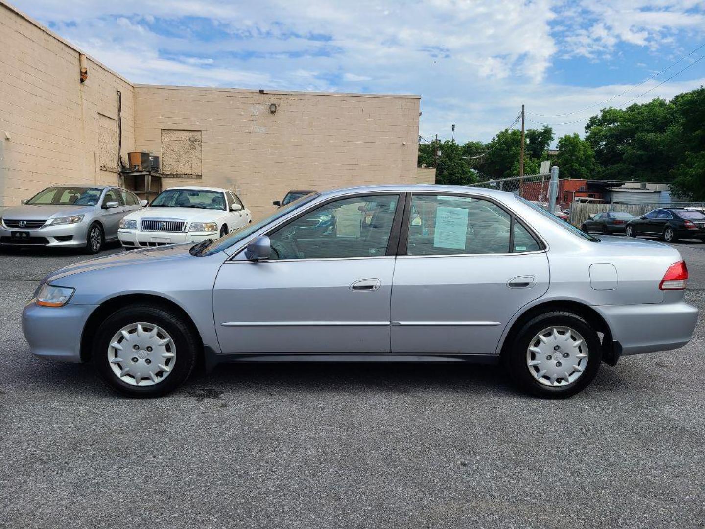 2001 SILVER HONDA ACCORD LX (1HGCG665X1A) with an 2.3L engine, Automatic transmission, located at 117 North Cameron Street, Harrisburg, PA, 17101, (717) 963-8962, 40.267021, -76.875351 - WE FINANCE!!! Good Credit/ Bad Credit/ No Credit - ALL Trade-Ins Welcomed!!! ***Guaranteed Credit Approval*** APPLY ONLINE or CALL us TODAY ;) Internet Prices and Marketplace Prices are SPECIAL discounted ***CASH DEALS*** Retail Prices are higher. Please call us to discuss your cash and finan - Photo#1