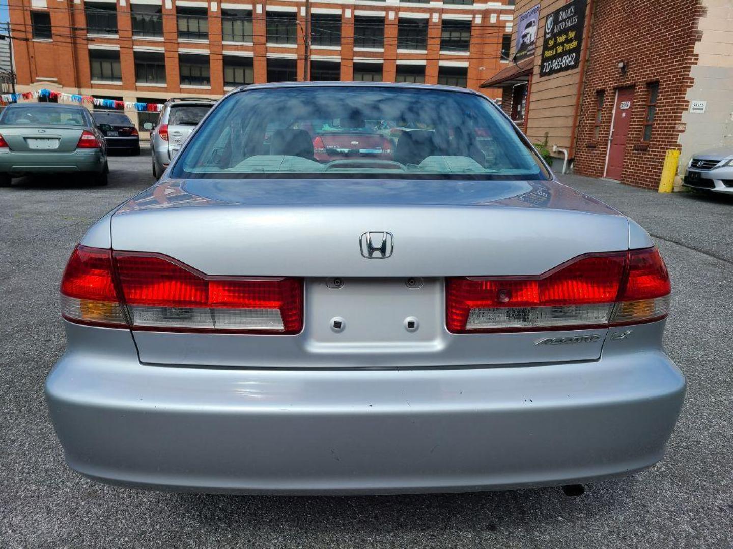 2001 SILVER HONDA ACCORD LX (1HGCG665X1A) with an 2.3L engine, Automatic transmission, located at 117 North Cameron Street, Harrisburg, PA, 17101, (717) 963-8962, 40.267021, -76.875351 - WE FINANCE!!! Good Credit/ Bad Credit/ No Credit - ALL Trade-Ins Welcomed!!! ***Guaranteed Credit Approval*** APPLY ONLINE or CALL us TODAY ;) Internet Prices and Marketplace Prices are SPECIAL discounted ***CASH DEALS*** Retail Prices are higher. Please call us to discuss your cash and finan - Photo#3