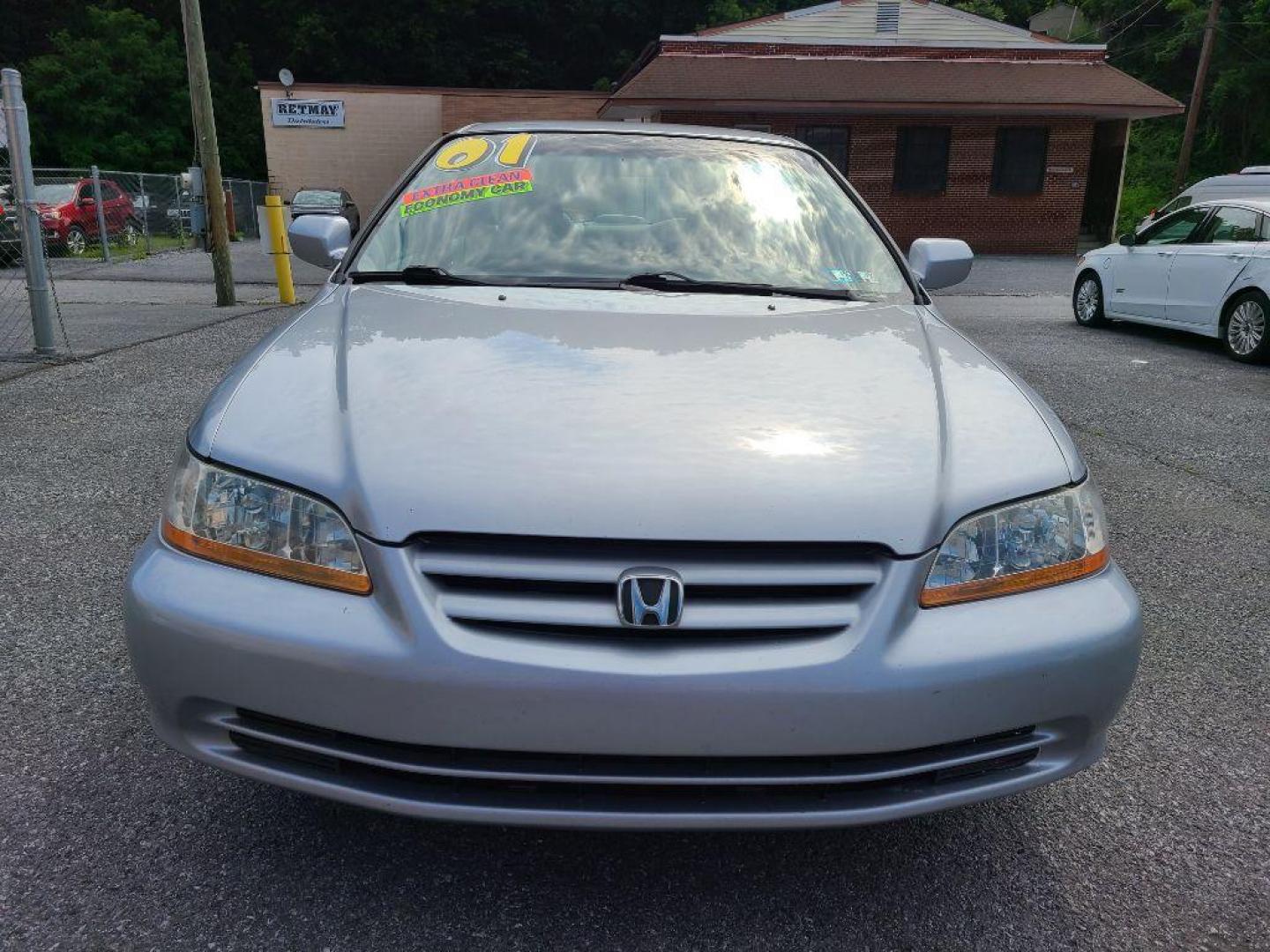 2001 SILVER HONDA ACCORD LX (1HGCG665X1A) with an 2.3L engine, Automatic transmission, located at 117 North Cameron Street, Harrisburg, PA, 17101, (717) 963-8962, 40.267021, -76.875351 - WE FINANCE!!! Good Credit/ Bad Credit/ No Credit - ALL Trade-Ins Welcomed!!! ***Guaranteed Credit Approval*** APPLY ONLINE or CALL us TODAY ;) Internet Prices and Marketplace Prices are SPECIAL discounted ***CASH DEALS*** Retail Prices are higher. Please call us to discuss your cash and finan - Photo#7