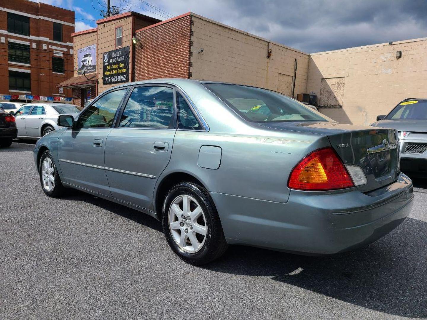 2001 GRAY TOYOTA AVALON XL (4T1BF28BX1U) with an 3.0L engine, Automatic transmission, located at 117 North Cameron Street, Harrisburg, PA, 17101, (717) 963-8962, 40.267021, -76.875351 - Photo#2