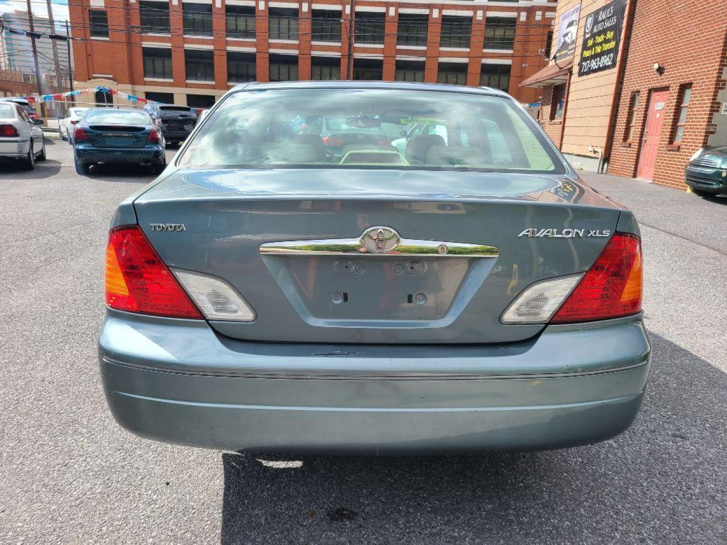 2001 GRAY TOYOTA AVALON XL (4T1BF28BX1U) with an 3.0L engine, Automatic transmission, located at 117 North Cameron Street, Harrisburg, PA, 17101, (717) 963-8962, 40.267021, -76.875351 - Photo#3