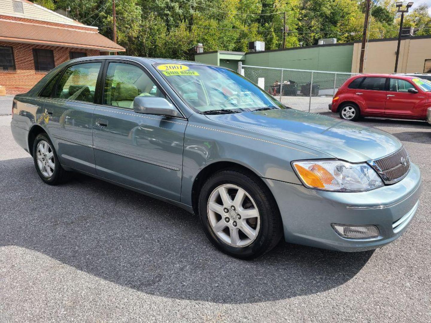 2001 GRAY TOYOTA AVALON XL (4T1BF28BX1U) with an 3.0L engine, Automatic transmission, located at 117 North Cameron Street, Harrisburg, PA, 17101, (717) 963-8962, 40.267021, -76.875351 - Photo#6