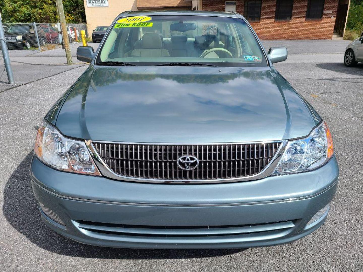 2001 GRAY TOYOTA AVALON XL (4T1BF28BX1U) with an 3.0L engine, Automatic transmission, located at 117 North Cameron Street, Harrisburg, PA, 17101, (717) 963-8962, 40.267021, -76.875351 - Photo#7