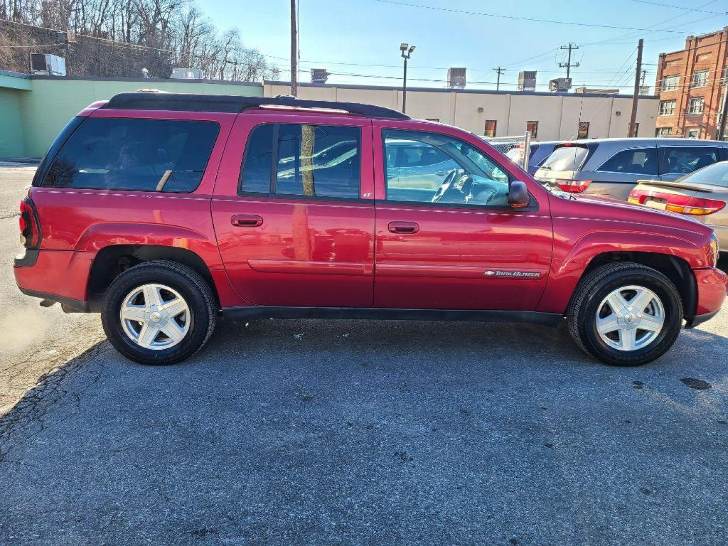 2002 RED CHEVROLET TRAILBLAZER LT EXT (1GNET16S526) with an 4.2L engine, Automatic transmission, located at 117 North Cameron Street, Harrisburg, PA, 17101, (717) 963-8962, 40.267021, -76.875351 - WE FINANCE!!! Good Credit/ Bad Credit/ No Credit - ALL Trade-Ins Welcomed!!! ***Guaranteed Credit Approval*** APPLY ONLINE or CALL us TODAY ;) Internet Prices and Marketplace Prices are SPECIAL discounted ***CASH DEALS*** Retail Prices are higher. Please call us to discuss your cash and finan - Photo#5