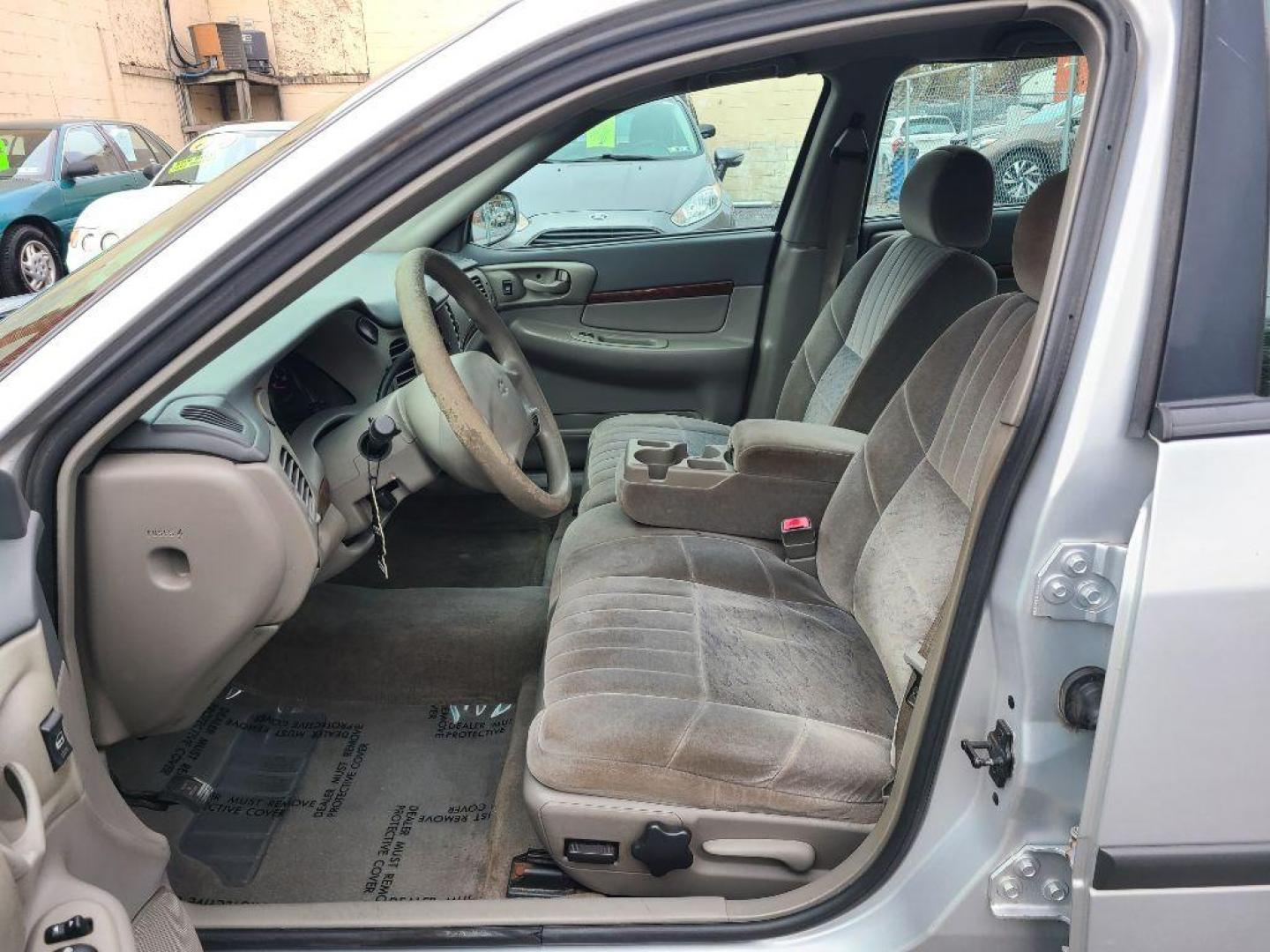 2003 SILVER CHEVROLET IMPALA SDN (2G1WF52E939) with an 3.4L engine, Automatic transmission, located at 117 North Cameron Street, Harrisburg, PA, 17101, (717) 963-8962, 40.267021, -76.875351 - WE FINANCE!!! Good Credit/ Bad Credit/ No Credit - ALL Trade-Ins Welcomed!!! ***Guaranteed Credit Approval*** APPLY ONLINE or CALL us TODAY ;) Internet Prices and Marketplace Prices are SPECIAL discounted ***CASH DEALS*** Retail Prices are higher. Please call us to discuss your cash and finan - Photo#12