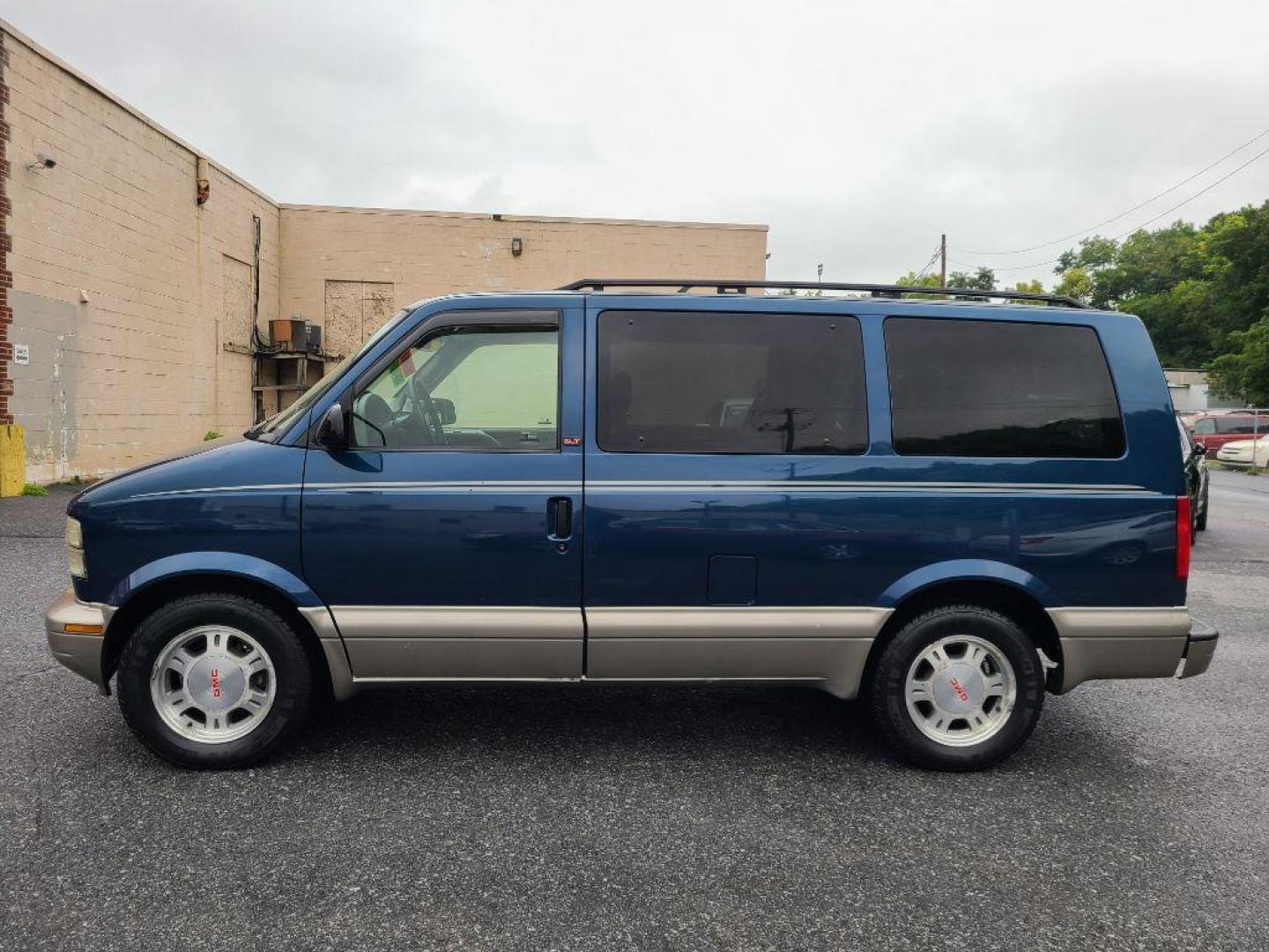 2003 BLUE GMC SAFARI XT (1GKEL19XX3B) with an 4.3L engine, Automatic transmission, located at 117 North Cameron Street, Harrisburg, PA, 17101, (717) 963-8962, 40.267021, -76.875351 - WE FINANCE!!! Good Credit/ Bad Credit/ No Credit - ALL Trade-Ins Welcomed!!! ***Guaranteed Credit Approval*** APPLY ONLINE or CALL us TODAY ;) Internet Prices and Marketplace Prices are SPECIAL discounted ***CASH DEALS*** Retail Prices are higher. Please call us to discuss your cash and finan - Photo#1