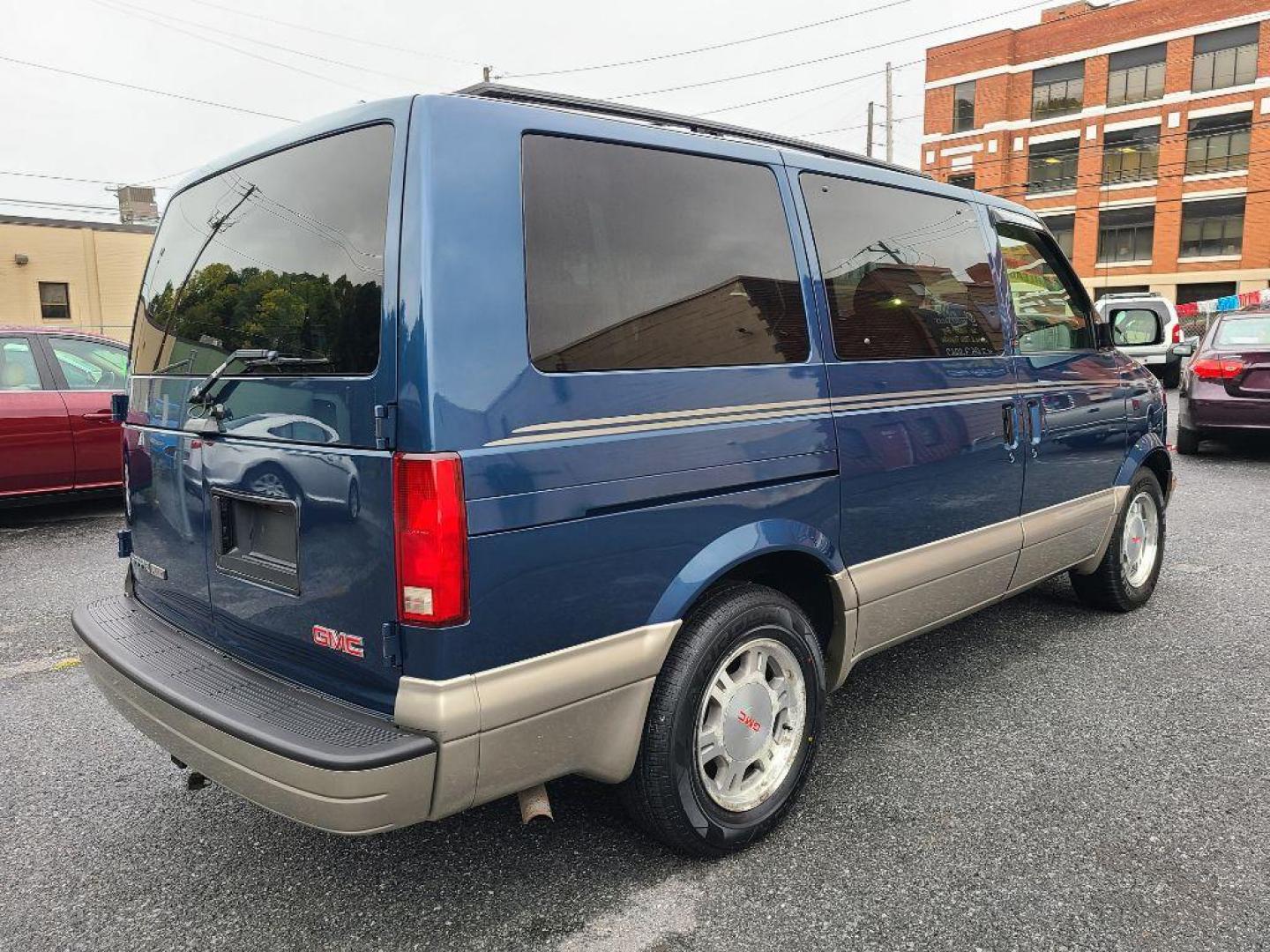 2003 BLUE GMC SAFARI XT (1GKEL19XX3B) with an 4.3L engine, Automatic transmission, located at 117 North Cameron Street, Harrisburg, PA, 17101, (717) 963-8962, 40.267021, -76.875351 - WE FINANCE!!! Good Credit/ Bad Credit/ No Credit - ALL Trade-Ins Welcomed!!! ***Guaranteed Credit Approval*** APPLY ONLINE or CALL us TODAY ;) Internet Prices and Marketplace Prices are SPECIAL discounted ***CASH DEALS*** Retail Prices are higher. Please call us to discuss your cash and finan - Photo#4