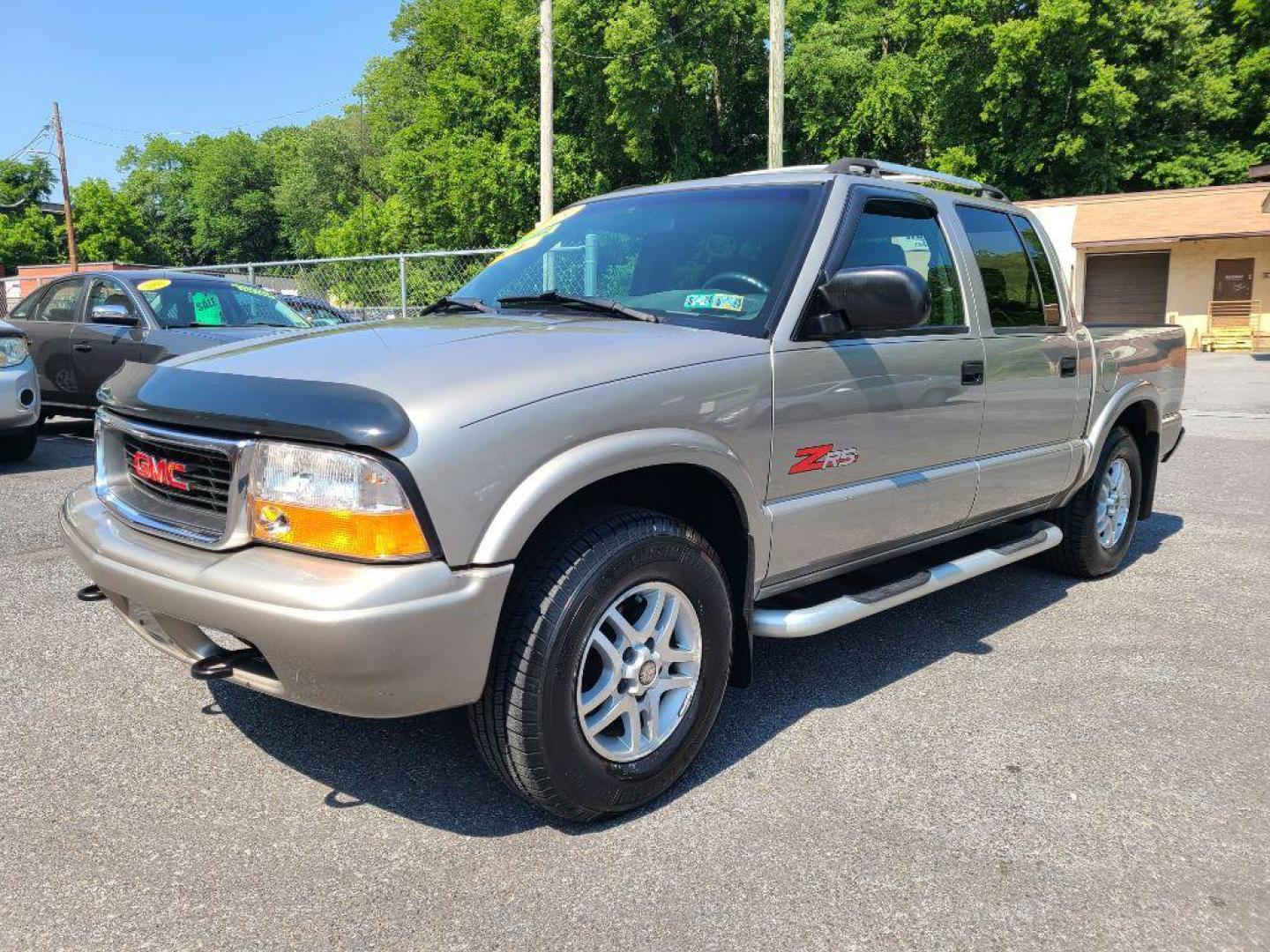 2003 GOLD GMC SONOMA SLS (1GTDT13X33K) with an 4.3L engine, Automatic transmission, located at 117 North Cameron Street, Harrisburg, PA, 17101, (717) 963-8962, 40.267021, -76.875351 - WE FINANCE!!! Good Credit/ Bad Credit/ No Credit - ALL Trade-Ins Welcomed!!! ***Guaranteed Credit Approval*** APPLY ONLINE or CALL us TODAY ;) Internet Prices and Marketplace Prices are SPECIAL discounted ***CASH DEALS*** Retail Prices are higher. Please call us to discuss your cash and finan - Photo#0