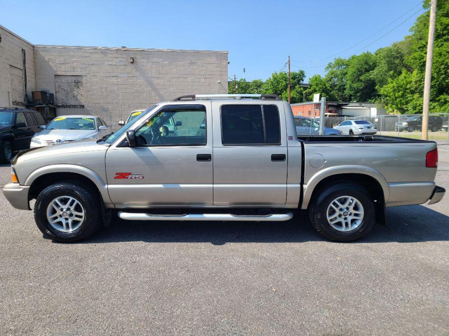 2003 GOLD GMC SONOMA SLS (1GTDT13X33K) with an 4.3L engine, Automatic transmission, located at 117 North Cameron Street, Harrisburg, PA, 17101, (717) 963-8962, 40.267021, -76.875351 - WE FINANCE!!! Good Credit/ Bad Credit/ No Credit - ALL Trade-Ins Welcomed!!! ***Guaranteed Credit Approval*** APPLY ONLINE or CALL us TODAY ;) Internet Prices and Marketplace Prices are SPECIAL discounted ***CASH DEALS*** Retail Prices are higher. Please call us to discuss your cash and finan - Photo#1