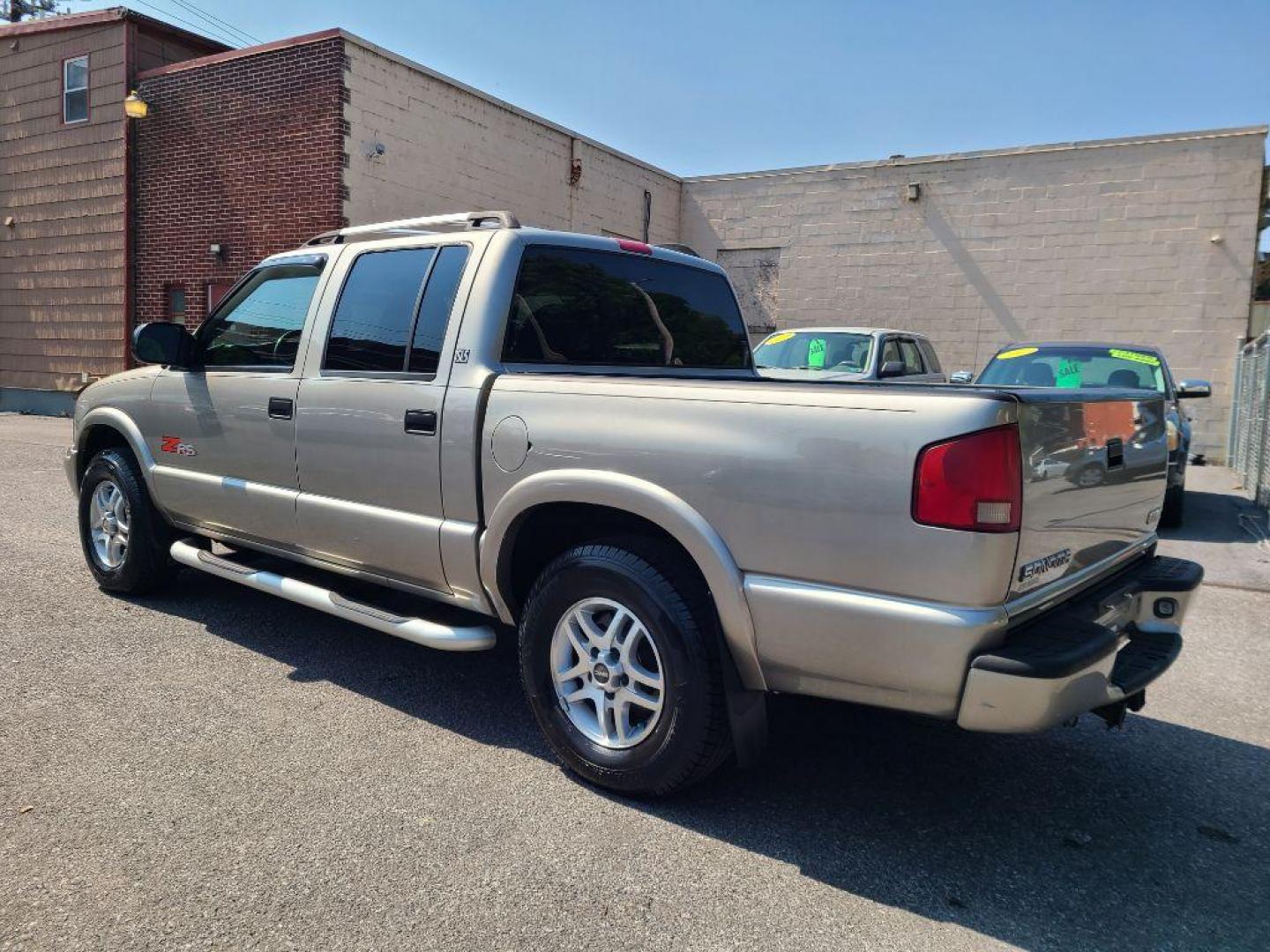 2003 GOLD GMC SONOMA SLS (1GTDT13X33K) with an 4.3L engine, Automatic transmission, located at 117 North Cameron Street, Harrisburg, PA, 17101, (717) 963-8962, 40.267021, -76.875351 - WE FINANCE!!! Good Credit/ Bad Credit/ No Credit - ALL Trade-Ins Welcomed!!! ***Guaranteed Credit Approval*** APPLY ONLINE or CALL us TODAY ;) Internet Prices and Marketplace Prices are SPECIAL discounted ***CASH DEALS*** Retail Prices are higher. Please call us to discuss your cash and finan - Photo#2