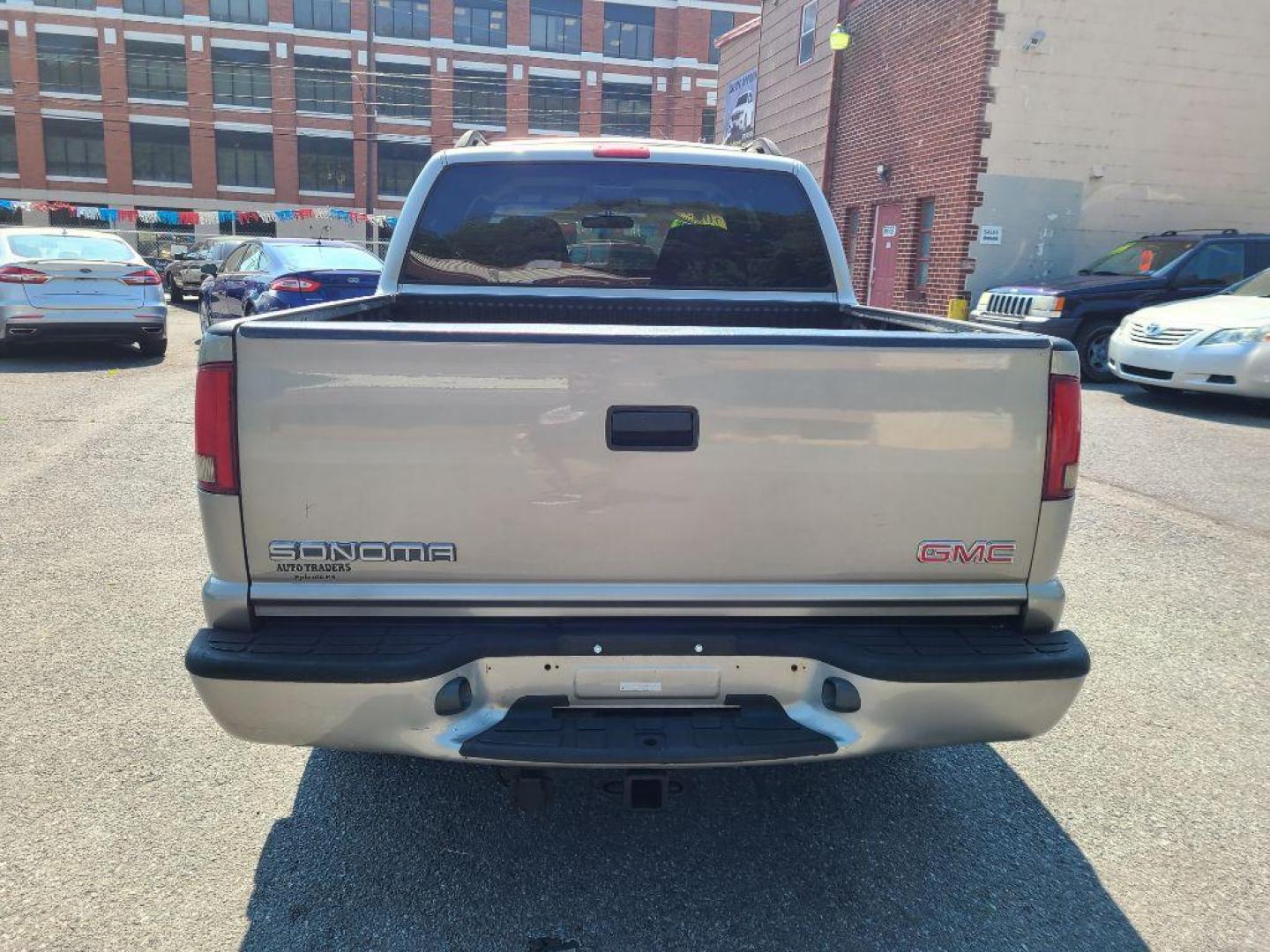 2003 GOLD GMC SONOMA SLS (1GTDT13X33K) with an 4.3L engine, Automatic transmission, located at 117 North Cameron Street, Harrisburg, PA, 17101, (717) 963-8962, 40.267021, -76.875351 - WE FINANCE!!! Good Credit/ Bad Credit/ No Credit - ALL Trade-Ins Welcomed!!! ***Guaranteed Credit Approval*** APPLY ONLINE or CALL us TODAY ;) Internet Prices and Marketplace Prices are SPECIAL discounted ***CASH DEALS*** Retail Prices are higher. Please call us to discuss your cash and finan - Photo#3