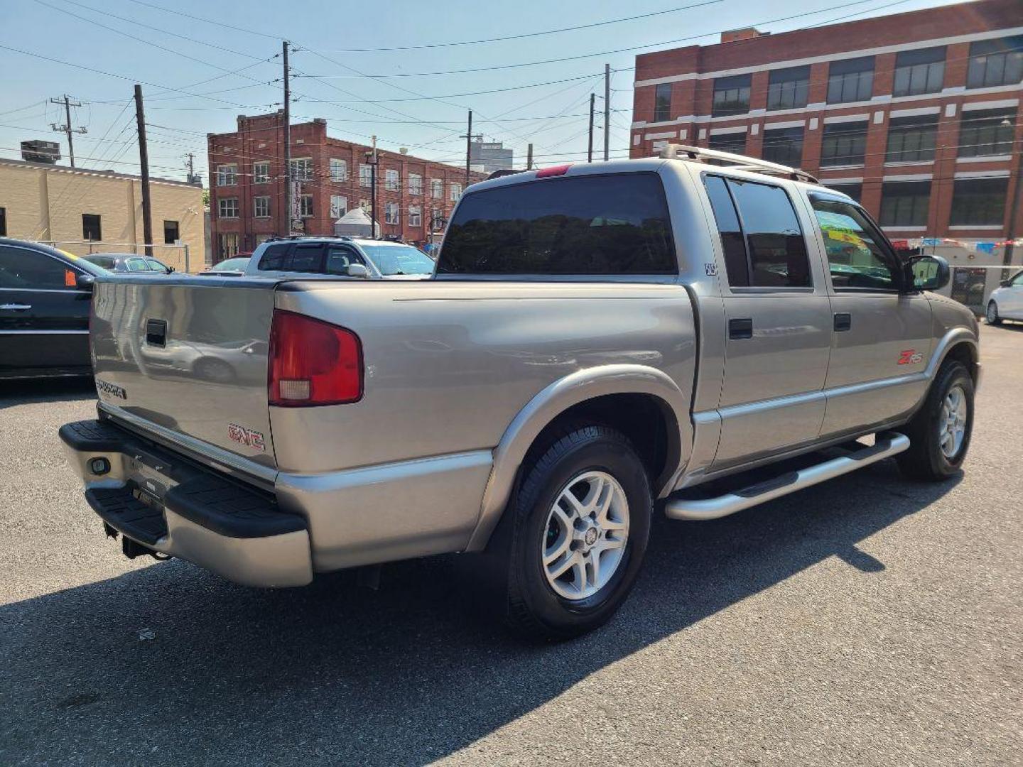 2003 GOLD GMC SONOMA SLS (1GTDT13X33K) with an 4.3L engine, Automatic transmission, located at 117 North Cameron Street, Harrisburg, PA, 17101, (717) 963-8962, 40.267021, -76.875351 - WE FINANCE!!! Good Credit/ Bad Credit/ No Credit - ALL Trade-Ins Welcomed!!! ***Guaranteed Credit Approval*** APPLY ONLINE or CALL us TODAY ;) Internet Prices and Marketplace Prices are SPECIAL discounted ***CASH DEALS*** Retail Prices are higher. Please call us to discuss your cash and finan - Photo#4