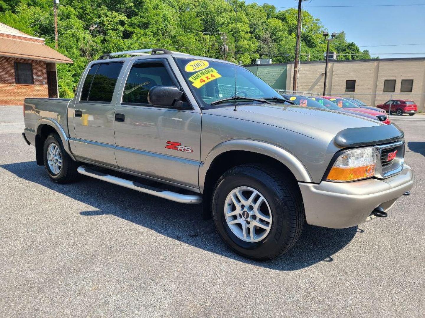 2003 GOLD GMC SONOMA SLS (1GTDT13X33K) with an 4.3L engine, Automatic transmission, located at 117 North Cameron Street, Harrisburg, PA, 17101, (717) 963-8962, 40.267021, -76.875351 - WE FINANCE!!! Good Credit/ Bad Credit/ No Credit - ALL Trade-Ins Welcomed!!! ***Guaranteed Credit Approval*** APPLY ONLINE or CALL us TODAY ;) Internet Prices and Marketplace Prices are SPECIAL discounted ***CASH DEALS*** Retail Prices are higher. Please call us to discuss your cash and finan - Photo#6