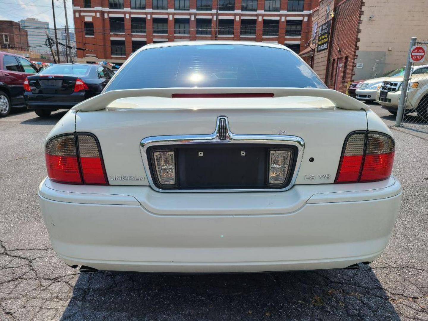 2003 PEARL LINCOLN LS (1LNHM87A93Y) with an 3.9L engine, Automatic transmission, located at 117 North Cameron Street, Harrisburg, PA, 17101, (717) 963-8962, 40.267021, -76.875351 - WE FINANCE!!! Good Credit/ Bad Credit/ No Credit - ALL Trade-Ins Welcomed!!! ***Guaranteed Credit Approval*** APPLY ONLINE or CALL us TODAY ;) Internet Prices and Marketplace Prices are SPECIAL discounted ***CASH DEALS*** Retail Prices are higher. Please call us to discuss your cash and finan - Photo#3