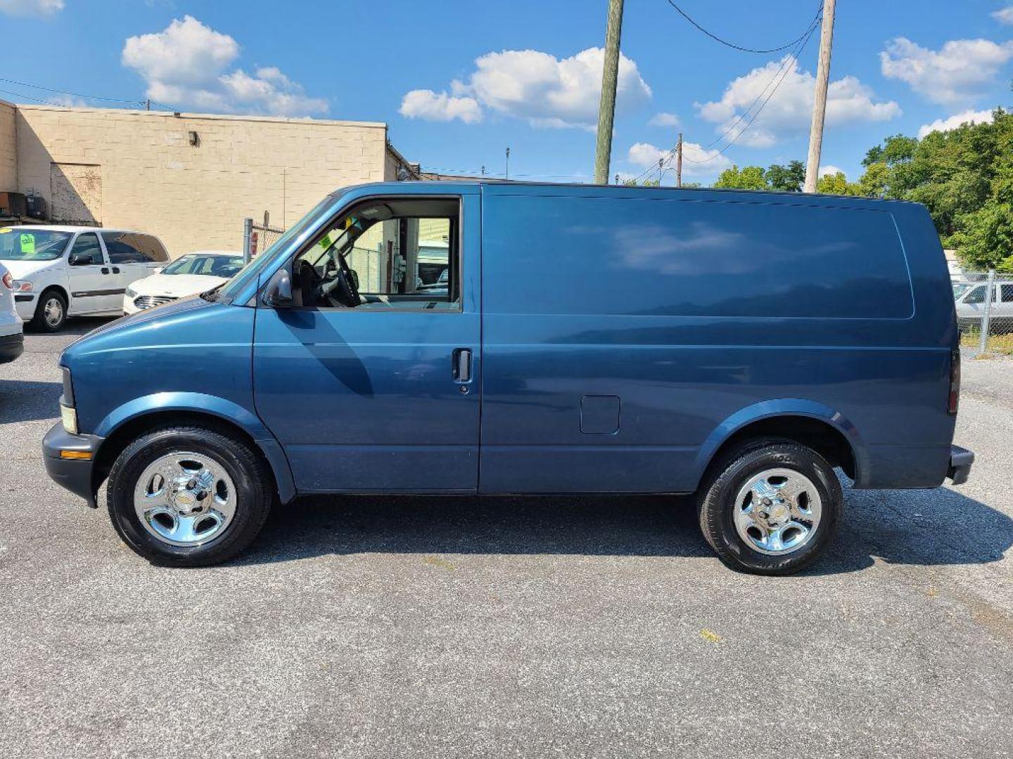 2004 BLUE CHEVROLET ASTRO EXTCARGO (1GCDM19X14B) with an 4.3L engine, Automatic transmission, located at 117 North Cameron Street, Harrisburg, PA, 17101, (717) 963-8962, 40.267021, -76.875351 - WE FINANCE!!! Good Credit/ Bad Credit/ No Credit - ALL Trade-Ins Welcomed!!! ***Guaranteed Credit Approval*** APPLY ONLINE or CALL us TODAY ;) Internet Prices and Marketplace Prices are SPECIAL discounted ***CASH DEALS*** Retail Prices are higher. Please call us to discuss your cash and finan - Photo#1