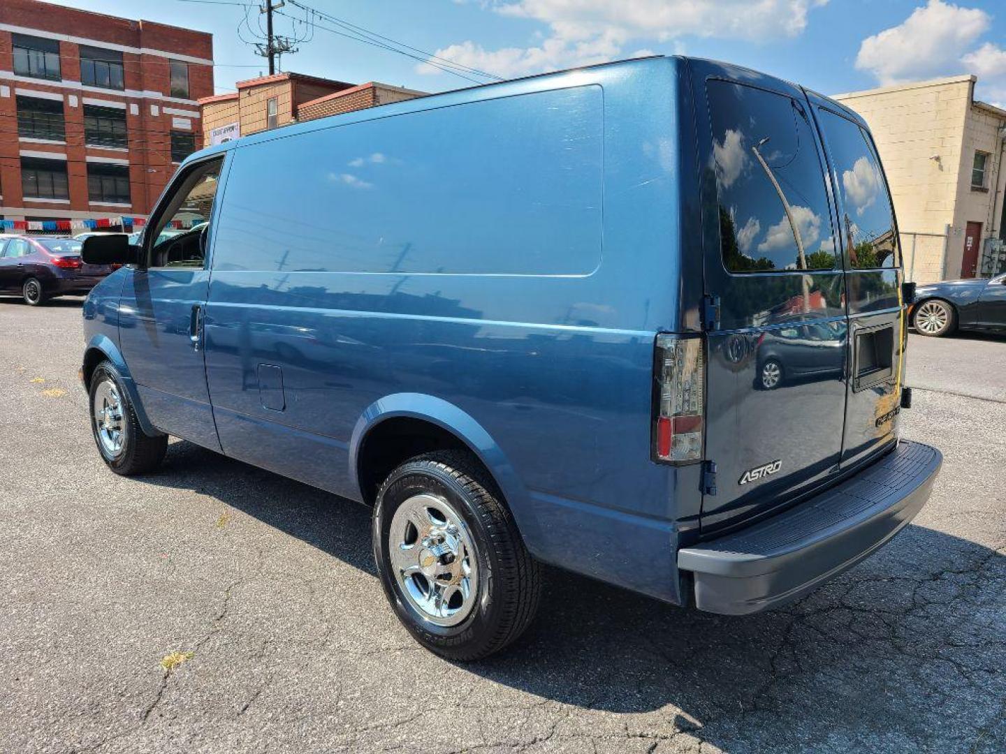 2004 BLUE CHEVROLET ASTRO EXTCARGO (1GCDM19X14B) with an 4.3L engine, Automatic transmission, located at 117 North Cameron Street, Harrisburg, PA, 17101, (717) 963-8962, 40.267021, -76.875351 - WE FINANCE!!! Good Credit/ Bad Credit/ No Credit - ALL Trade-Ins Welcomed!!! ***Guaranteed Credit Approval*** APPLY ONLINE or CALL us TODAY ;) Internet Prices and Marketplace Prices are SPECIAL discounted ***CASH DEALS*** Retail Prices are higher. Please call us to discuss your cash and finan - Photo#2