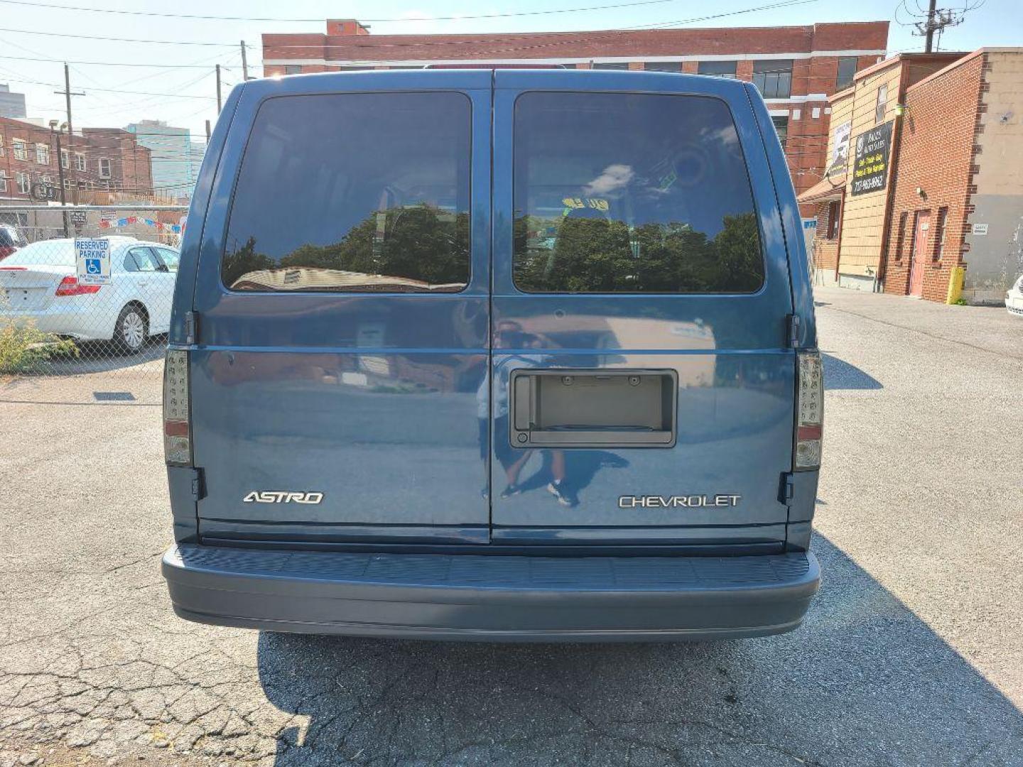 2004 BLUE CHEVROLET ASTRO EXTCARGO (1GCDM19X14B) with an 4.3L engine, Automatic transmission, located at 117 North Cameron Street, Harrisburg, PA, 17101, (717) 963-8962, 40.267021, -76.875351 - WE FINANCE!!! Good Credit/ Bad Credit/ No Credit - ALL Trade-Ins Welcomed!!! ***Guaranteed Credit Approval*** APPLY ONLINE or CALL us TODAY ;) Internet Prices and Marketplace Prices are SPECIAL discounted ***CASH DEALS*** Retail Prices are higher. Please call us to discuss your cash and finan - Photo#3