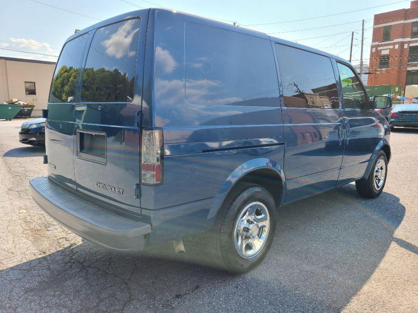 2004 BLUE CHEVROLET ASTRO EXTCARGO (1GCDM19X14B) with an 4.3L engine, Automatic transmission, located at 117 North Cameron Street, Harrisburg, PA, 17101, (717) 963-8962, 40.267021, -76.875351 - WE FINANCE!!! Good Credit/ Bad Credit/ No Credit - ALL Trade-Ins Welcomed!!! ***Guaranteed Credit Approval*** APPLY ONLINE or CALL us TODAY ;) Internet Prices and Marketplace Prices are SPECIAL discounted ***CASH DEALS*** Retail Prices are higher. Please call us to discuss your cash and finan - Photo#4