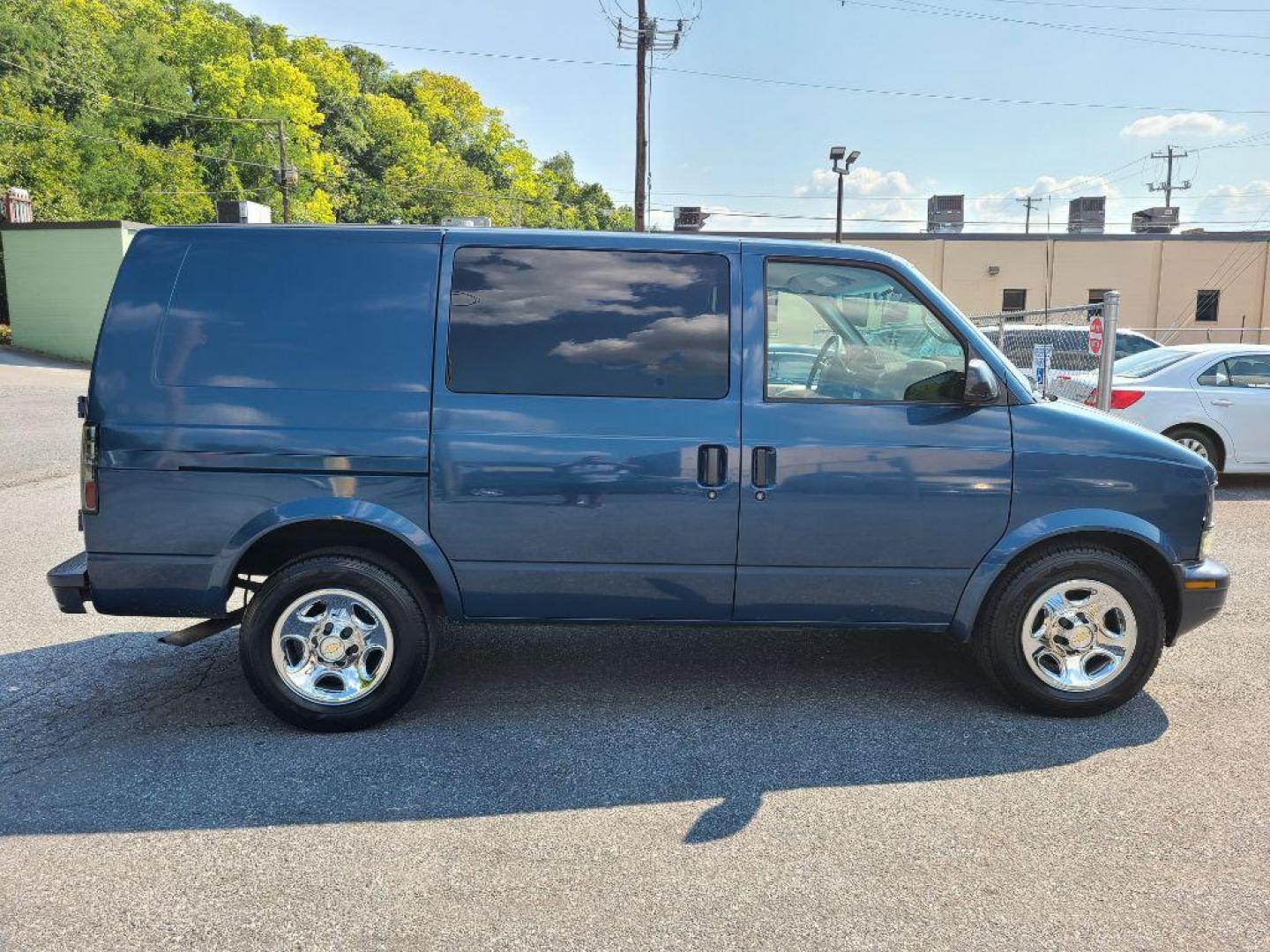 2004 BLUE CHEVROLET ASTRO EXTCARGO (1GCDM19X14B) with an 4.3L engine, Automatic transmission, located at 117 North Cameron Street, Harrisburg, PA, 17101, (717) 963-8962, 40.267021, -76.875351 - WE FINANCE!!! Good Credit/ Bad Credit/ No Credit - ALL Trade-Ins Welcomed!!! ***Guaranteed Credit Approval*** APPLY ONLINE or CALL us TODAY ;) Internet Prices and Marketplace Prices are SPECIAL discounted ***CASH DEALS*** Retail Prices are higher. Please call us to discuss your cash and finan - Photo#5