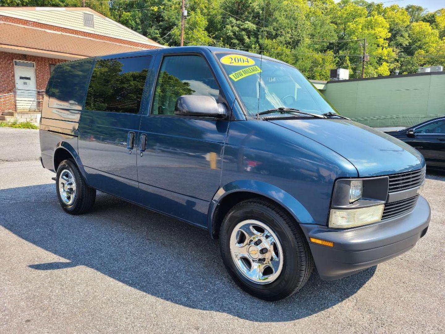 2004 BLUE CHEVROLET ASTRO EXTCARGO (1GCDM19X14B) with an 4.3L engine, Automatic transmission, located at 117 North Cameron Street, Harrisburg, PA, 17101, (717) 963-8962, 40.267021, -76.875351 - WE FINANCE!!! Good Credit/ Bad Credit/ No Credit - ALL Trade-Ins Welcomed!!! ***Guaranteed Credit Approval*** APPLY ONLINE or CALL us TODAY ;) Internet Prices and Marketplace Prices are SPECIAL discounted ***CASH DEALS*** Retail Prices are higher. Please call us to discuss your cash and finan - Photo#6