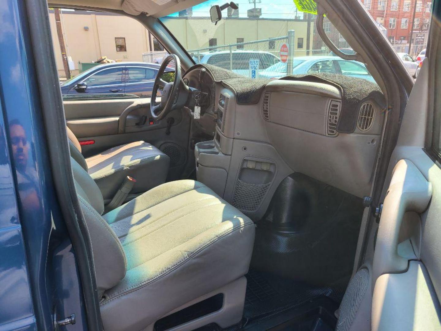 2004 BLUE CHEVROLET ASTRO EXTCARGO (1GCDM19X14B) with an 4.3L engine, Automatic transmission, located at 117 North Cameron Street, Harrisburg, PA, 17101, (717) 963-8962, 40.267021, -76.875351 - WE FINANCE!!! Good Credit/ Bad Credit/ No Credit - ALL Trade-Ins Welcomed!!! ***Guaranteed Credit Approval*** APPLY ONLINE or CALL us TODAY ;) Internet Prices and Marketplace Prices are SPECIAL discounted ***CASH DEALS*** Retail Prices are higher. Please call us to discuss your cash and finan - Photo#8