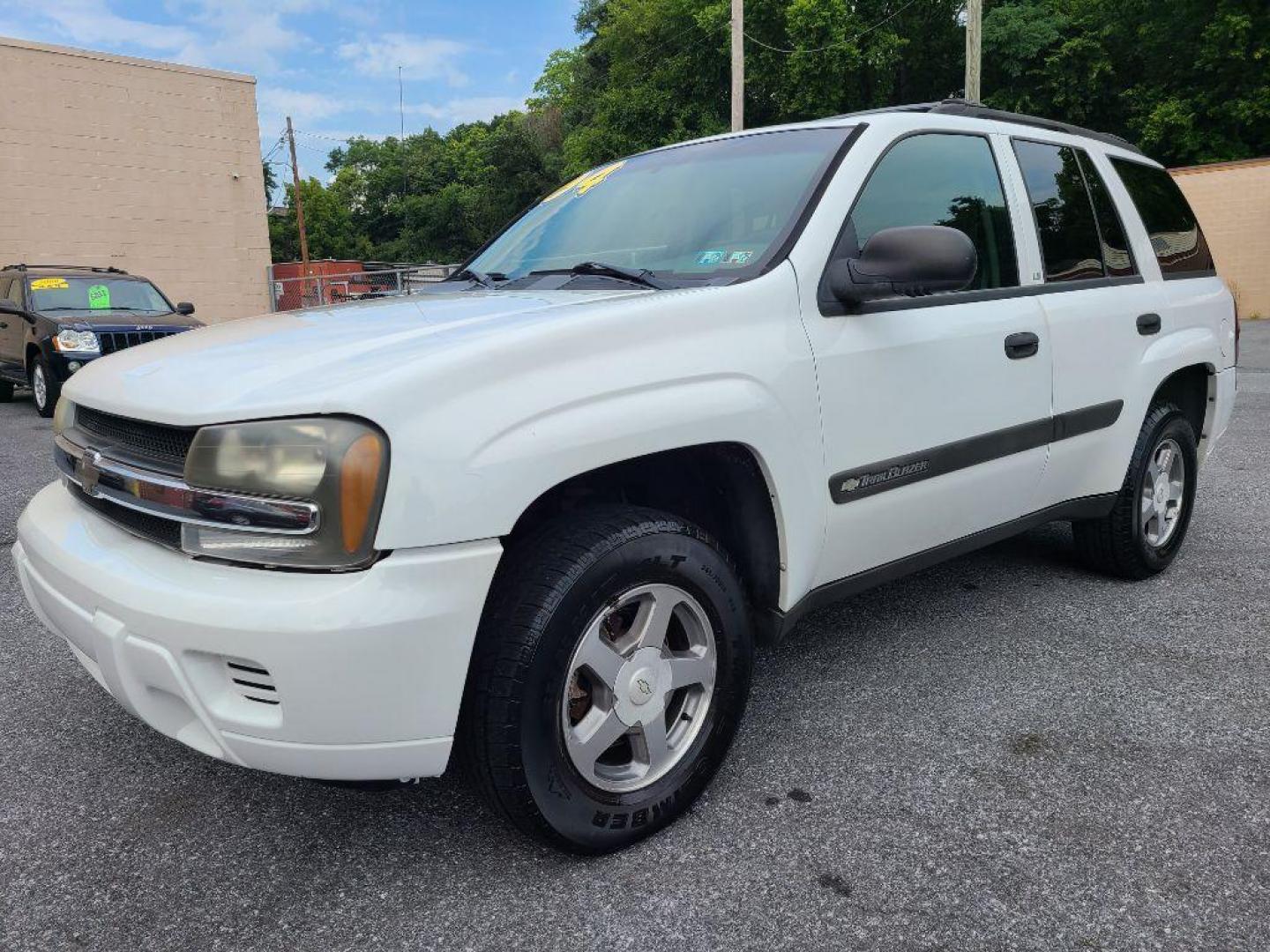 2004 WHITE CHEVROLET TRAILBLAZER LT (1GNDS13S042) with an 4.2L engine, Automatic transmission, located at 117 North Cameron Street, Harrisburg, PA, 17101, (717) 963-8962, 40.267021, -76.875351 - WE FINANCE!!! Good Credit/ Bad Credit/ No Credit - ALL Trade-Ins Welcomed!!! ***Guaranteed Credit Approval*** APPLY ONLINE or CALL us TODAY ;) Internet Prices and Marketplace Prices are SPECIAL discounted ***CASH DEALS*** Retail Prices are higher. Please call us to discuss your cash and finan - Photo#0