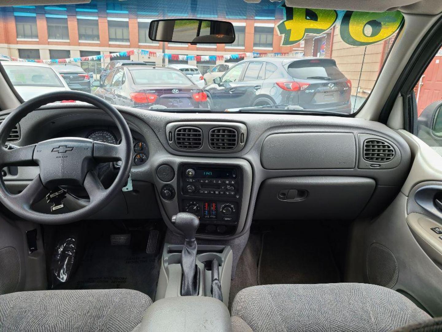 2004 WHITE CHEVROLET TRAILBLAZER LT (1GNDS13S042) with an 4.2L engine, Automatic transmission, located at 117 North Cameron Street, Harrisburg, PA, 17101, (717) 963-8962, 40.267021, -76.875351 - WE FINANCE!!! Good Credit/ Bad Credit/ No Credit - ALL Trade-Ins Welcomed!!! ***Guaranteed Credit Approval*** APPLY ONLINE or CALL us TODAY ;) Internet Prices and Marketplace Prices are SPECIAL discounted ***CASH DEALS*** Retail Prices are higher. Please call us to discuss your cash and finan - Photo#9